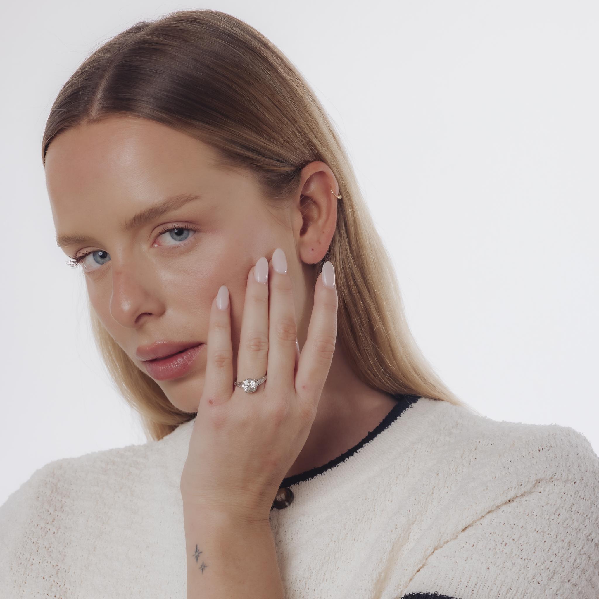 Bague de fiançailles Art déco en platine avec diamant de 2.16 carat certifié GIA Bon état - En vente à Beverly Hills, CA