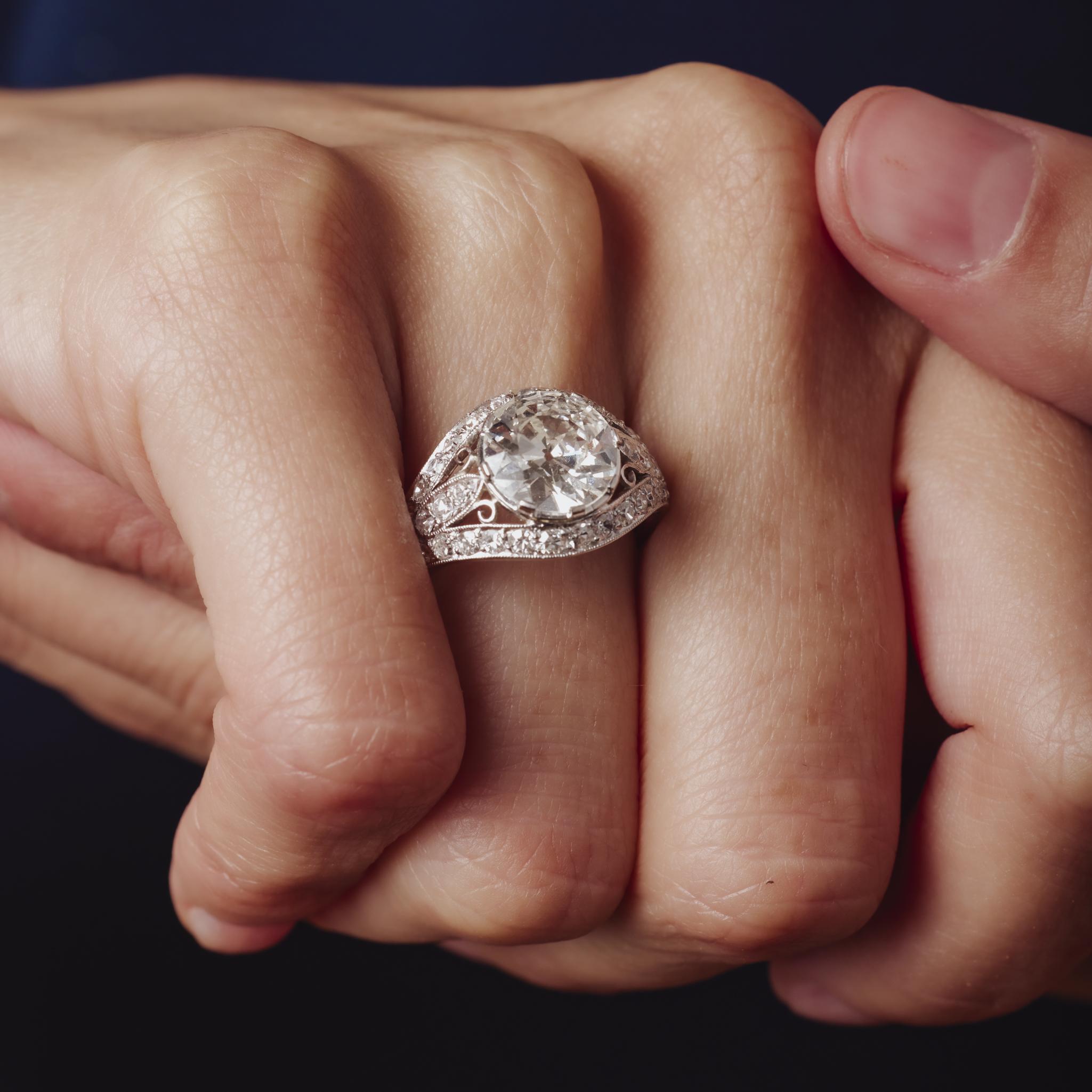Taille vieille Europe Bague de fiançailles en platine Art déco GIA 2,19 carats diamant taille ancienne européenne en vente