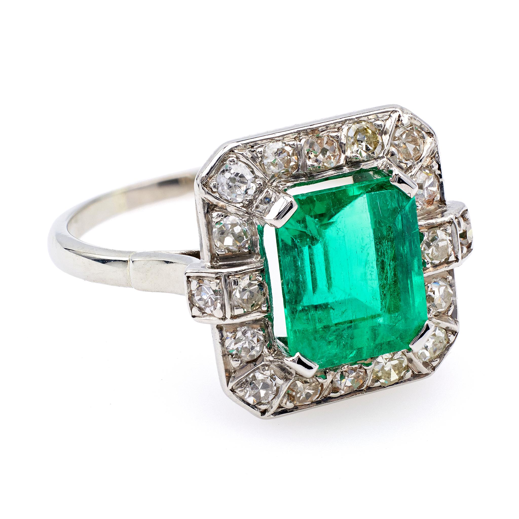 Women's or Men's Art Deco GIA 2.27 Carat Colombian Emerald and Diamond 18k White Gold Halo Ring For Sale