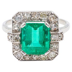 Vintage Art Deco GIA 2.27 Carat Colombian Emerald and Diamond 18k White Gold Halo Ring