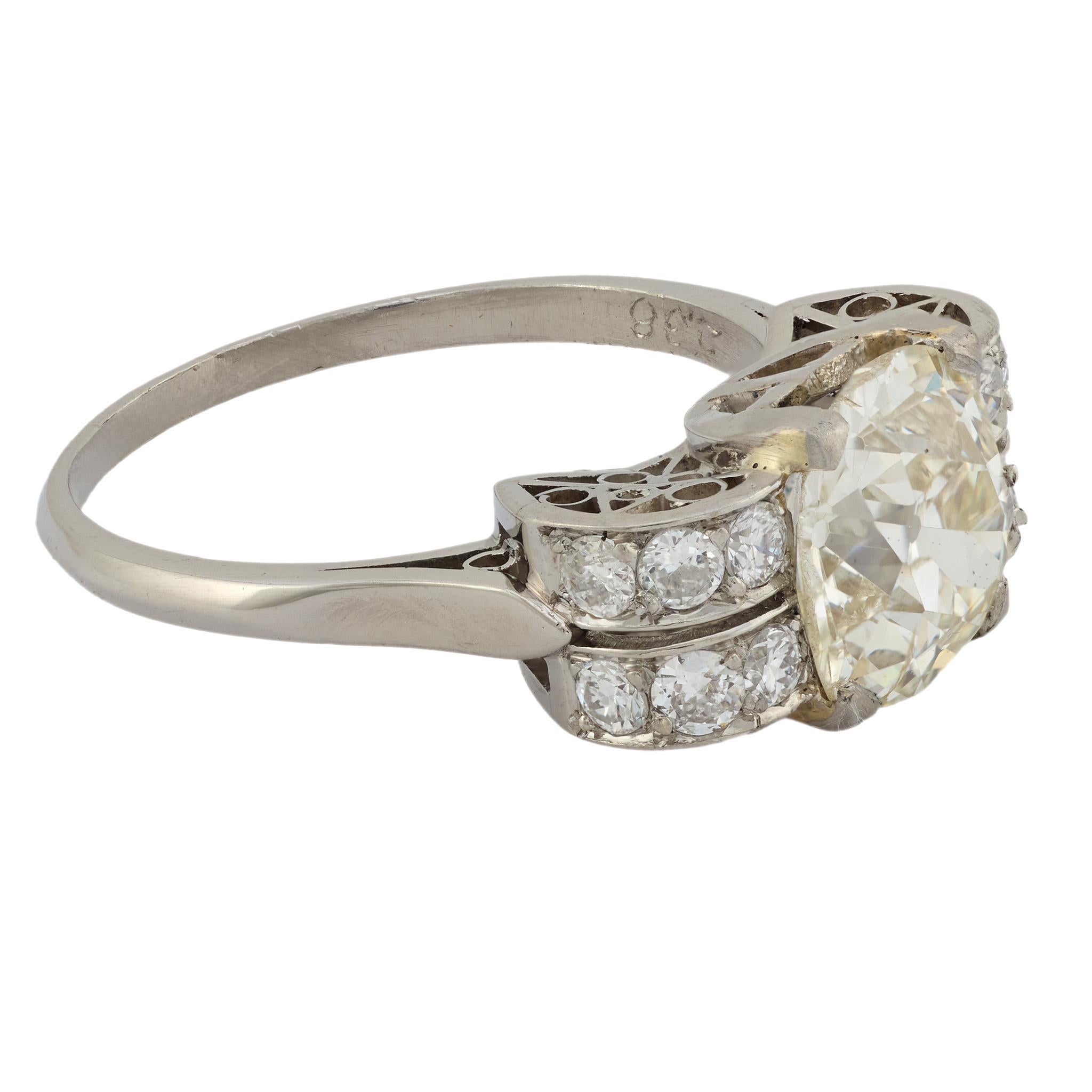 Anello di fidanzamento in platino con diamante Art Deco GIA da 2.37 carati In condizioni buone in vendita a Beverly Hills, CA