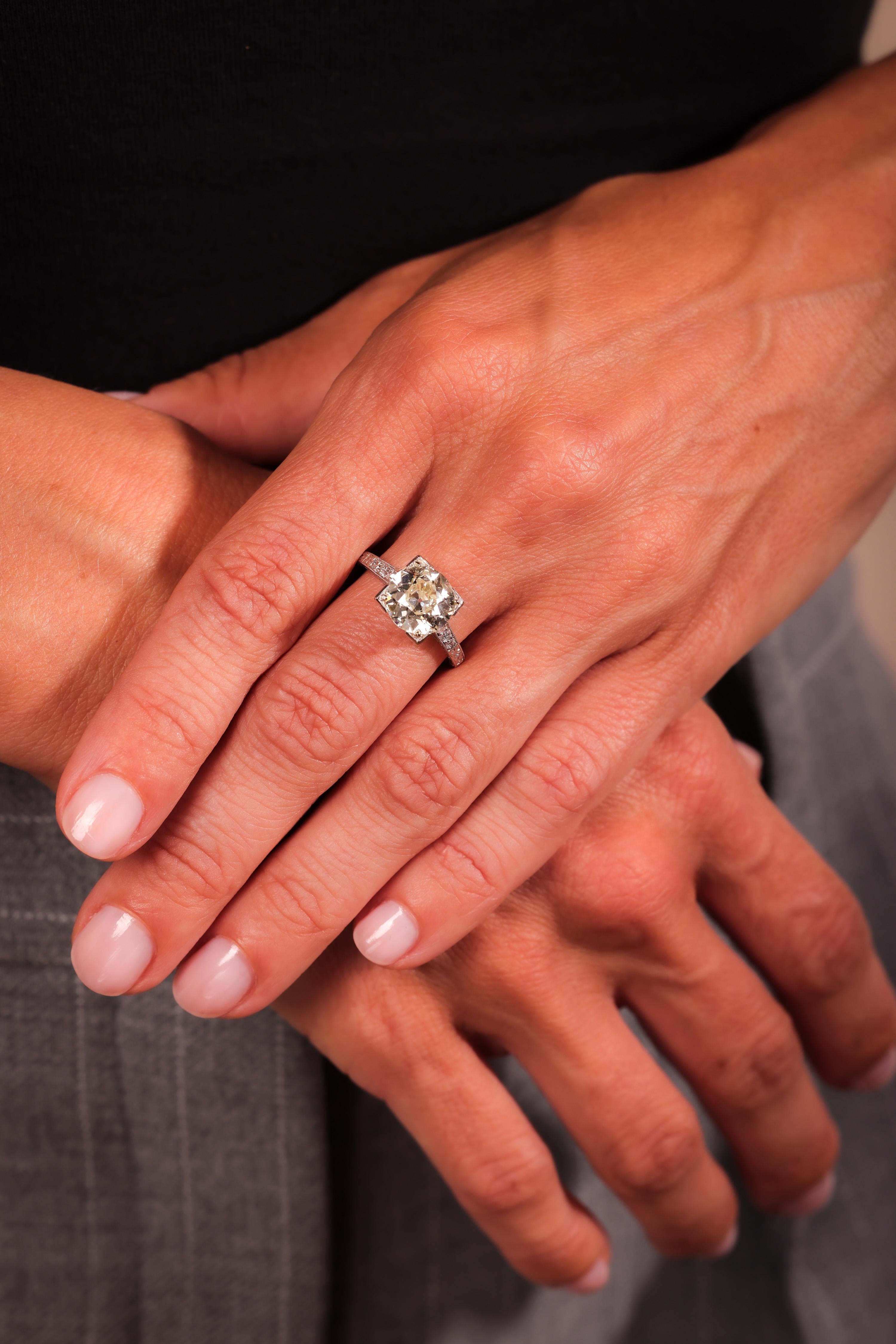 Platinring mit GIA 2.52 Karat Diamant im alteuropäischen Schliff im Art déco-Stil im Zustand „Hervorragend“ in Beverly Hills, CA