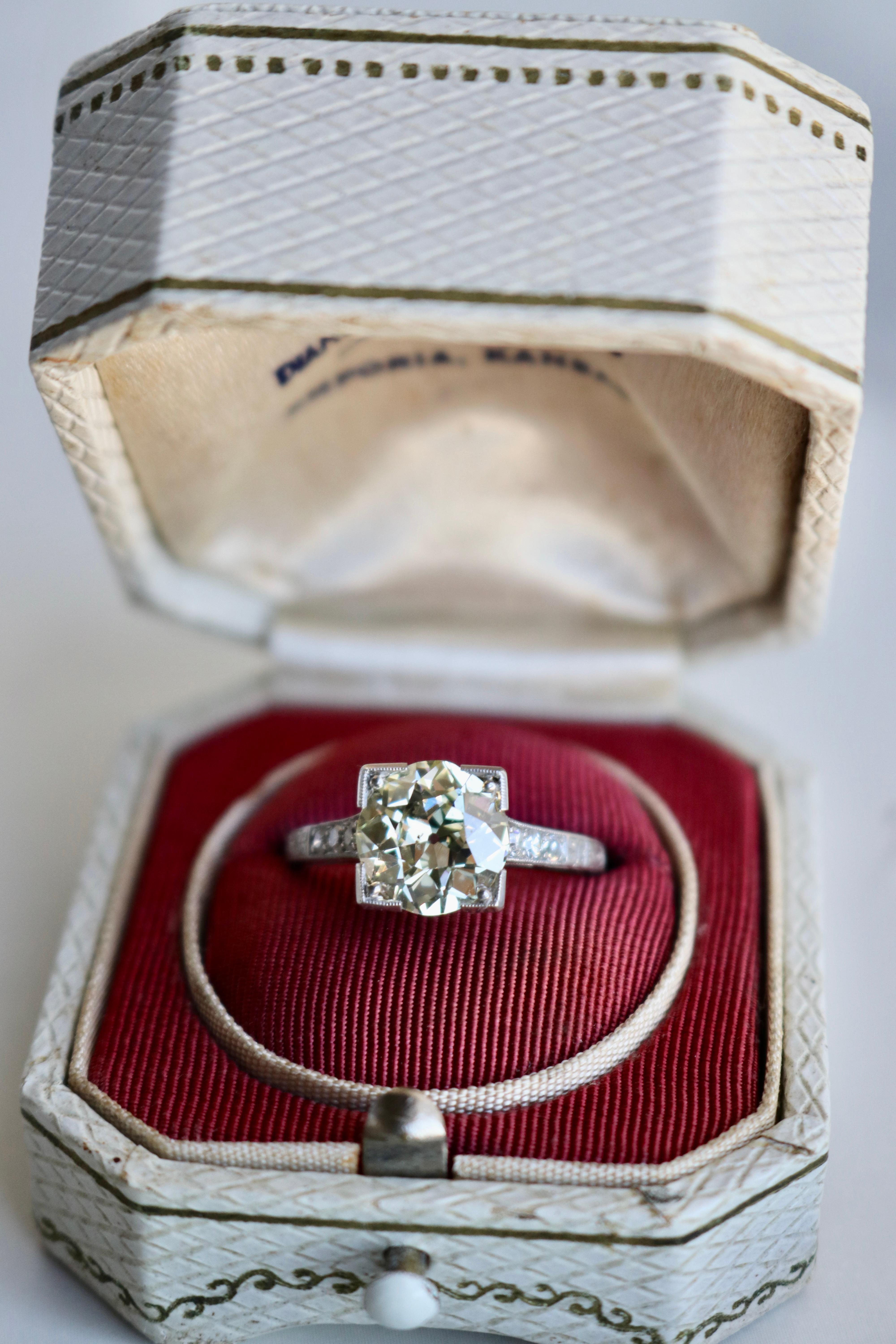 Art Deco GIA 2.68 Carat Old European Cut Diamond Platinum Ring For Sale 2