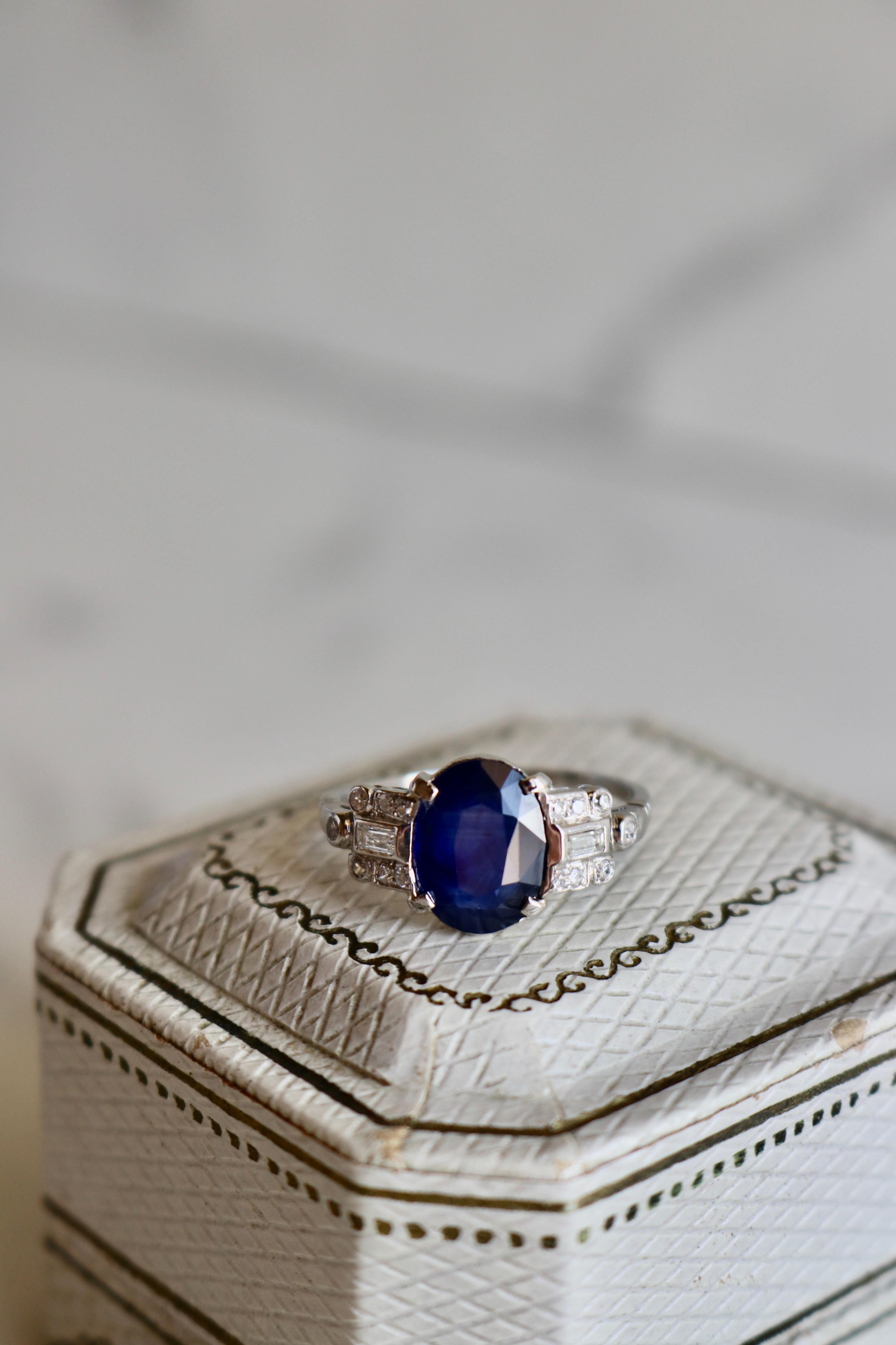 Art Deco GIA 2.79 Carat Ceylon Sapphire Diamond Platinum Ring For Sale 1