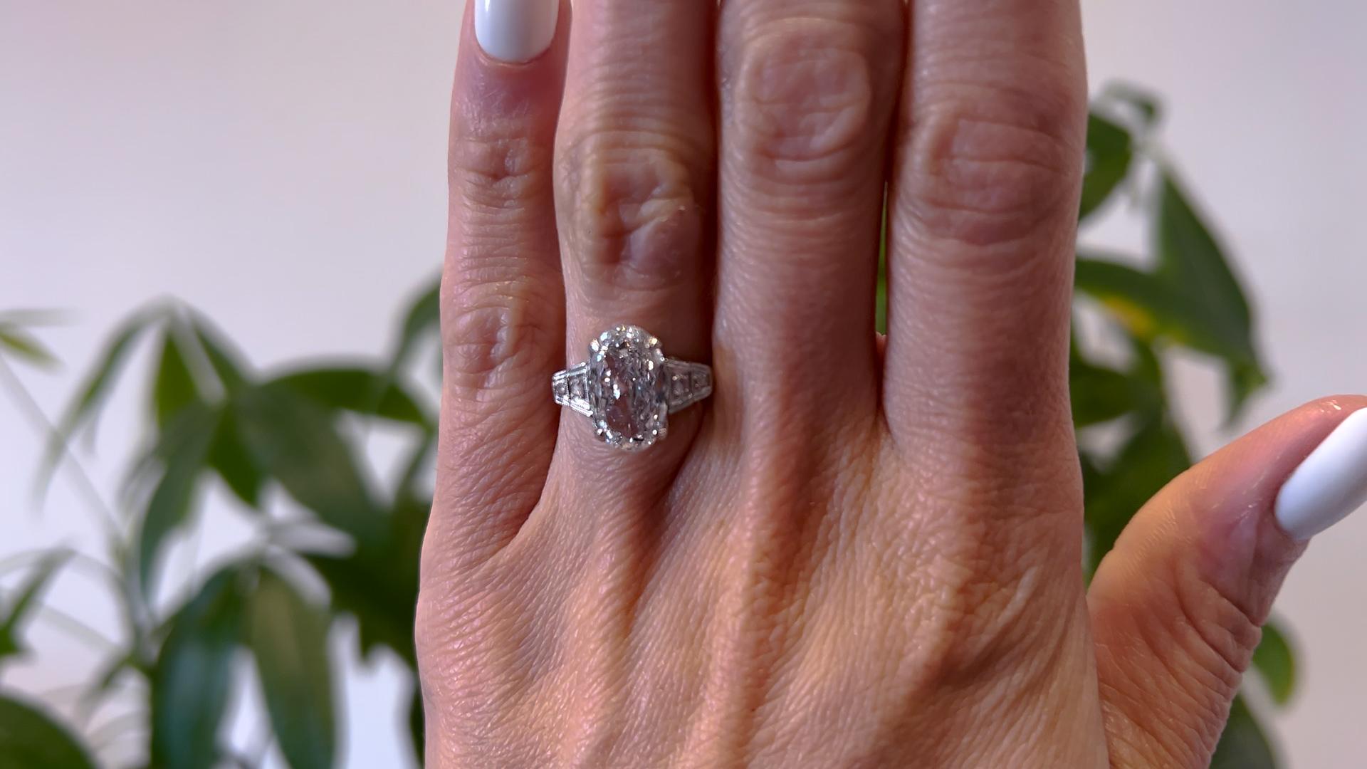 Art Deco GIA 3.00 Carat Oval Cut Diamond Platinum Ring In Good Condition In Beverly Hills, CA