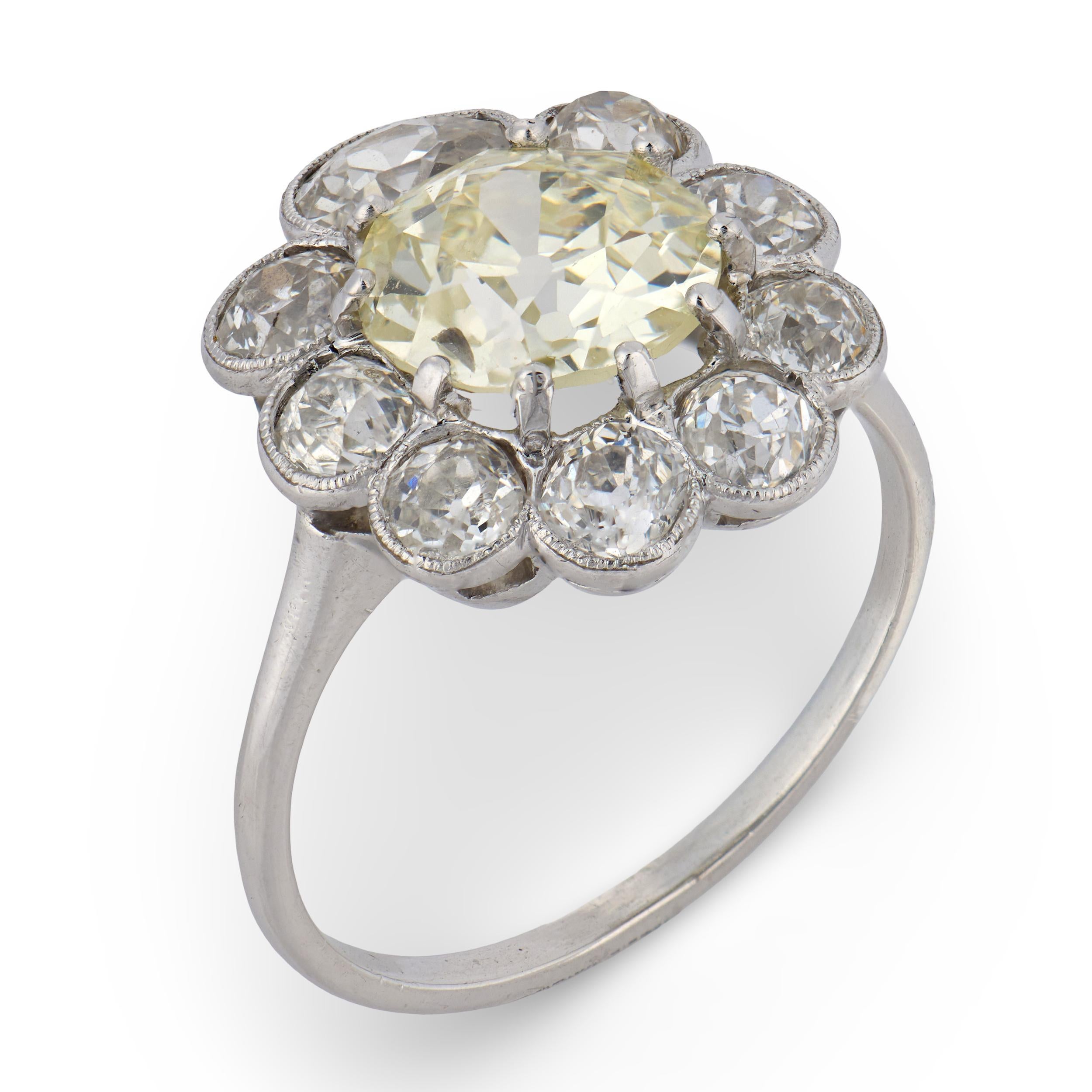 Art Deco GIA 3,01 Karat alter europäischer Diamant Platin-Cluster-Ring im Angebot