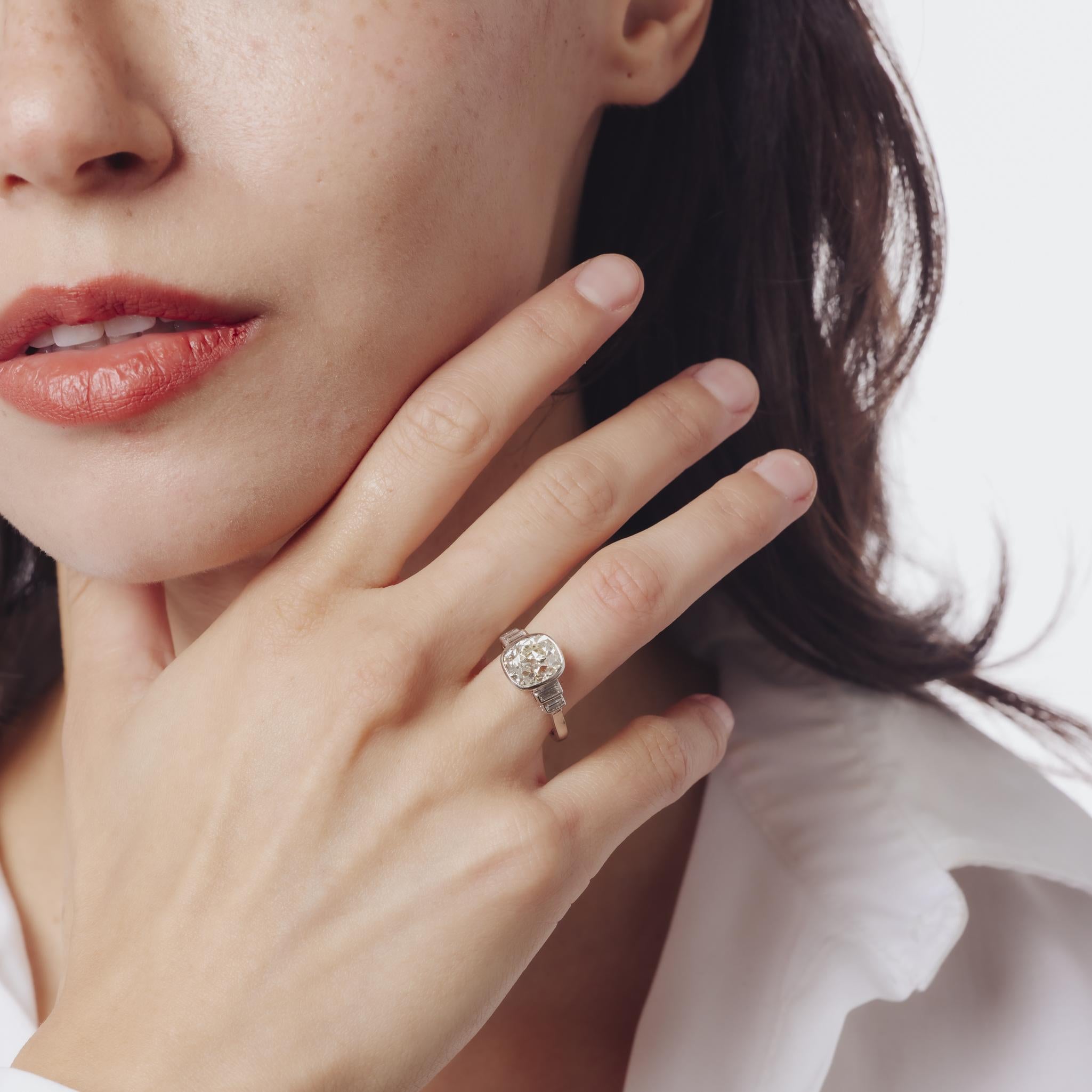 Donna Anello di fidanzamento in platino Art Deco GIA da 3.29 carati con diamanti taglio old mine in vendita