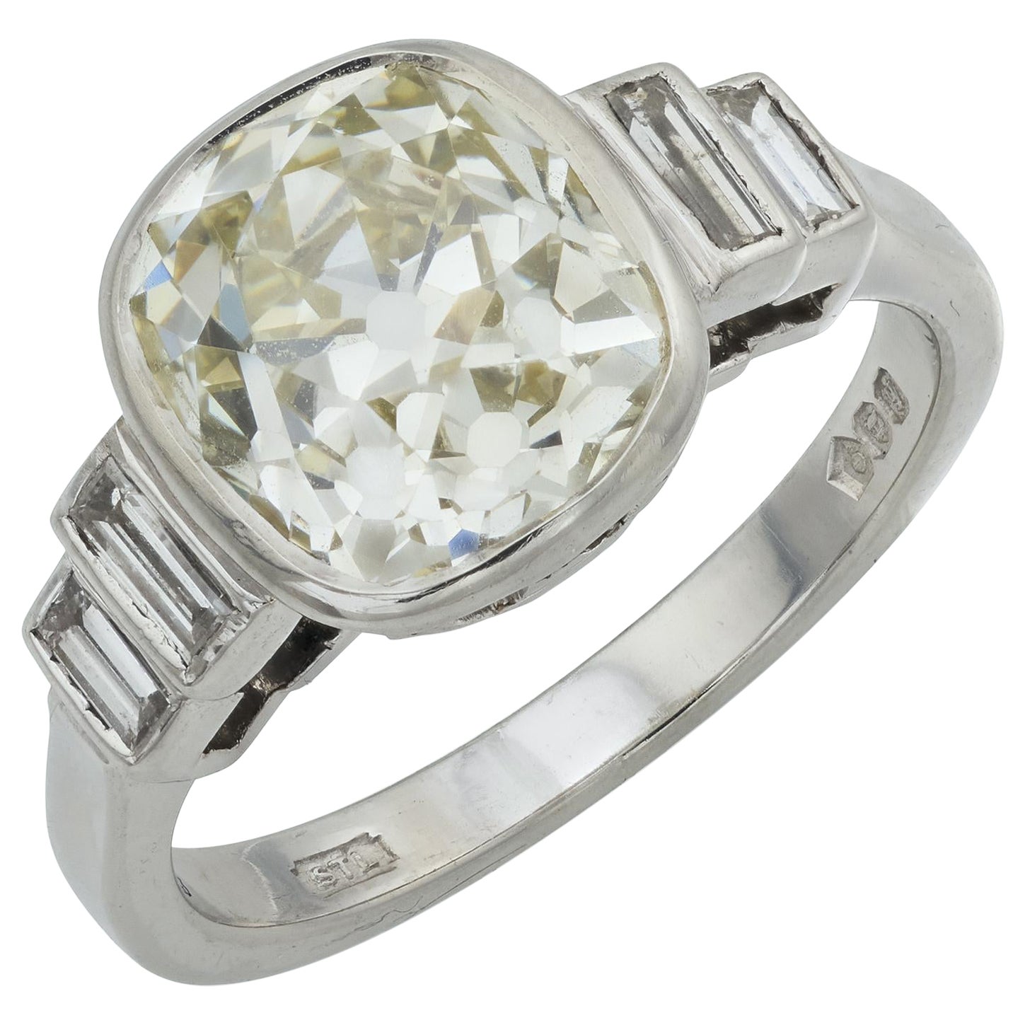 Anello di fidanzamento in platino Art Deco GIA da 3.29 carati con diamanti taglio old mine in vendita