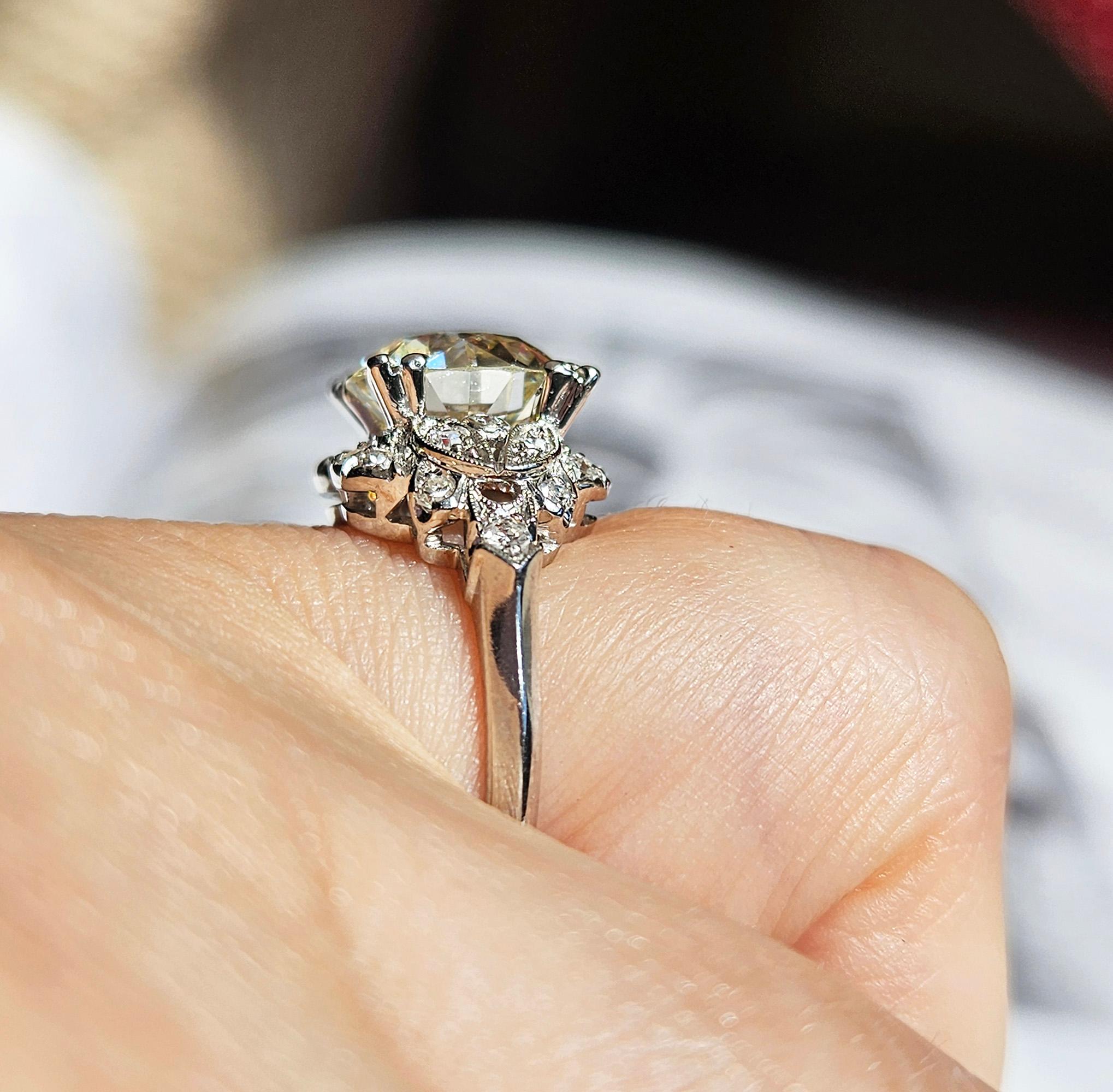 Art déco GIA 3.34ctw Vieux  Bague de fiançailles en platine avec diamant , Circa 1930 en vente 6