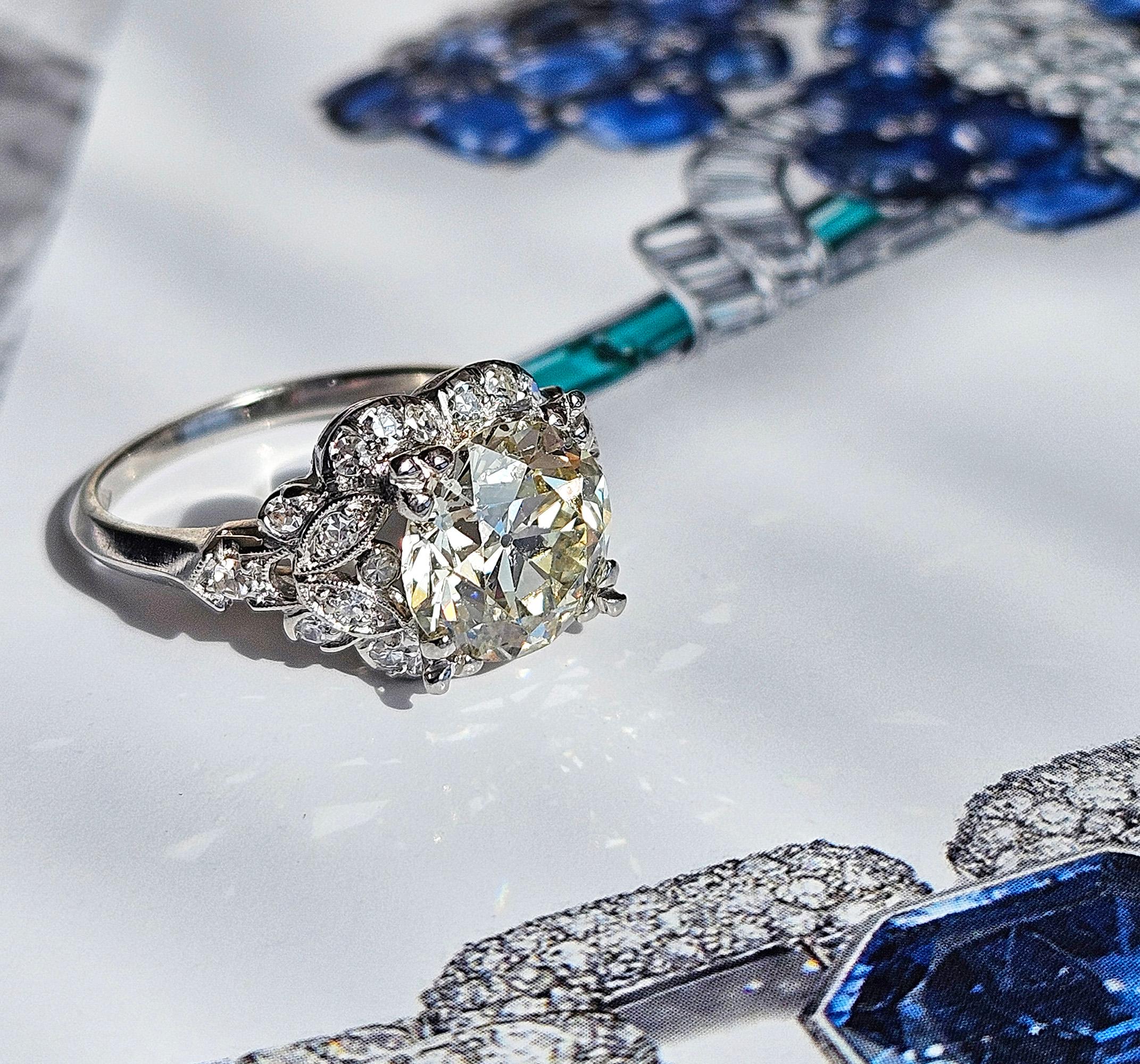 Art déco GIA 3.34ctw Vieux  Bague de fiançailles en platine avec diamant , Circa 1930 en vente 3