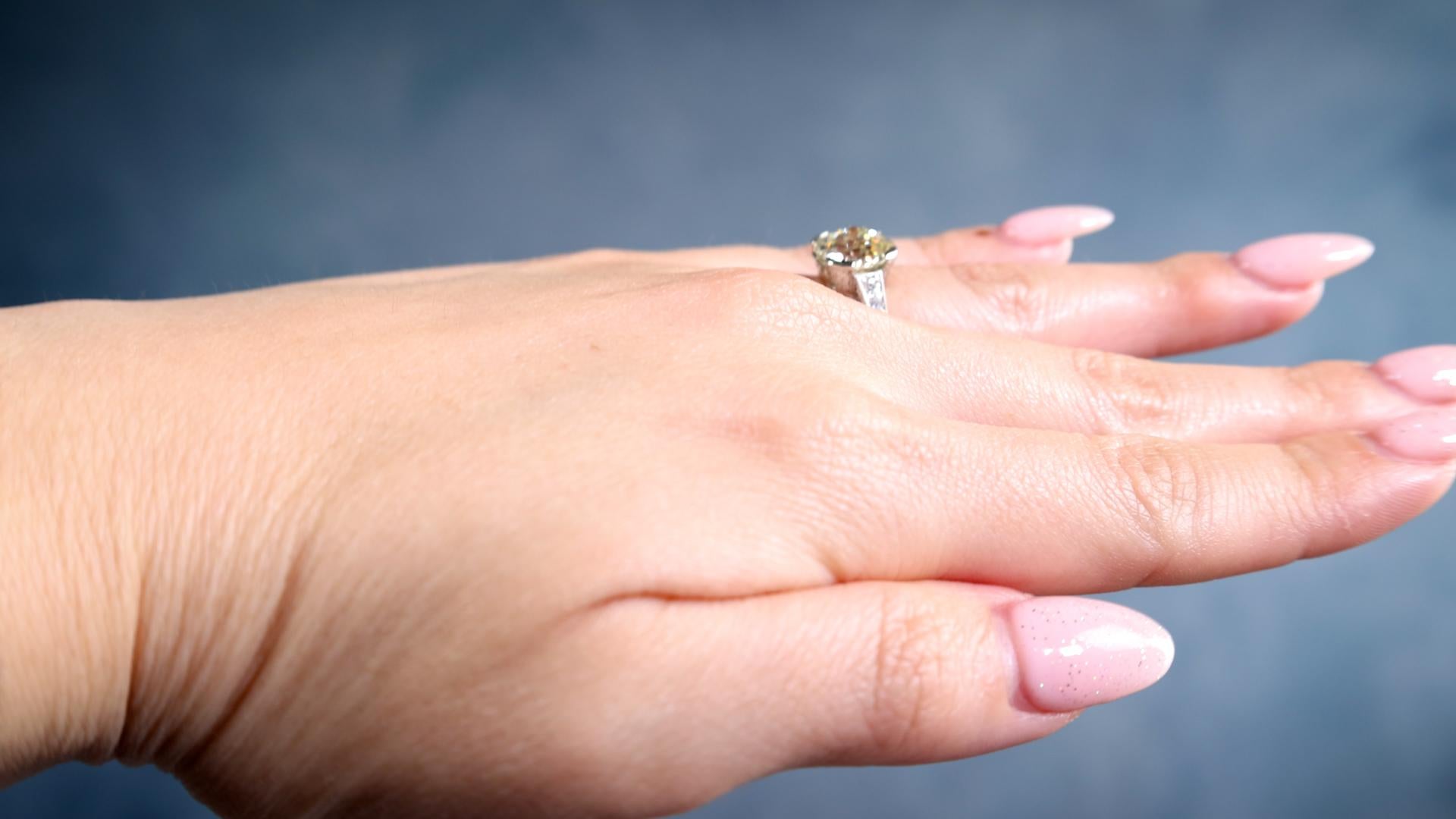 Women's or Men's Art Deco GIA 3.35 Carat Old Mine Cut Diamond Ring For Sale