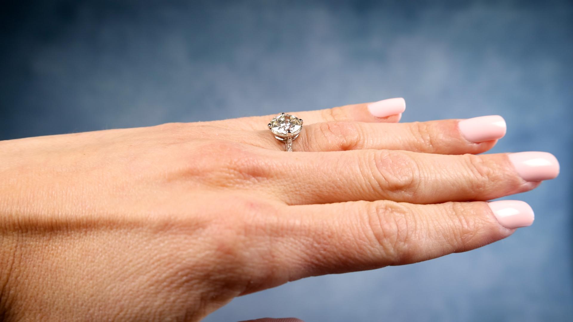 Women's or Men's Art Deco GIA 3.42 Carat Old European Cut Diamond Platinum Ring