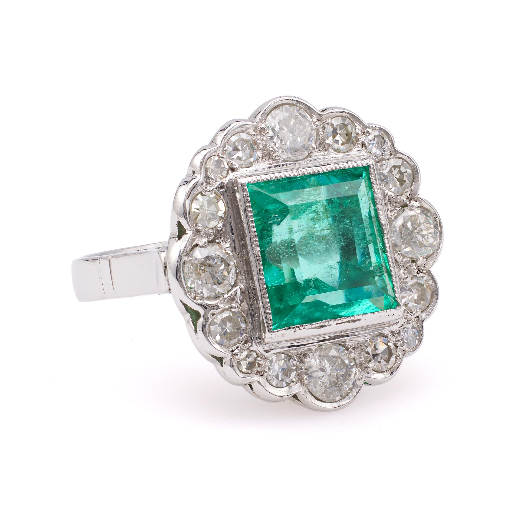 Art Deco GIA 4.00 Carat Colombian Emerald Diamond Platinum Cluster Ring In Good Condition For Sale In Beverly Hills, CA