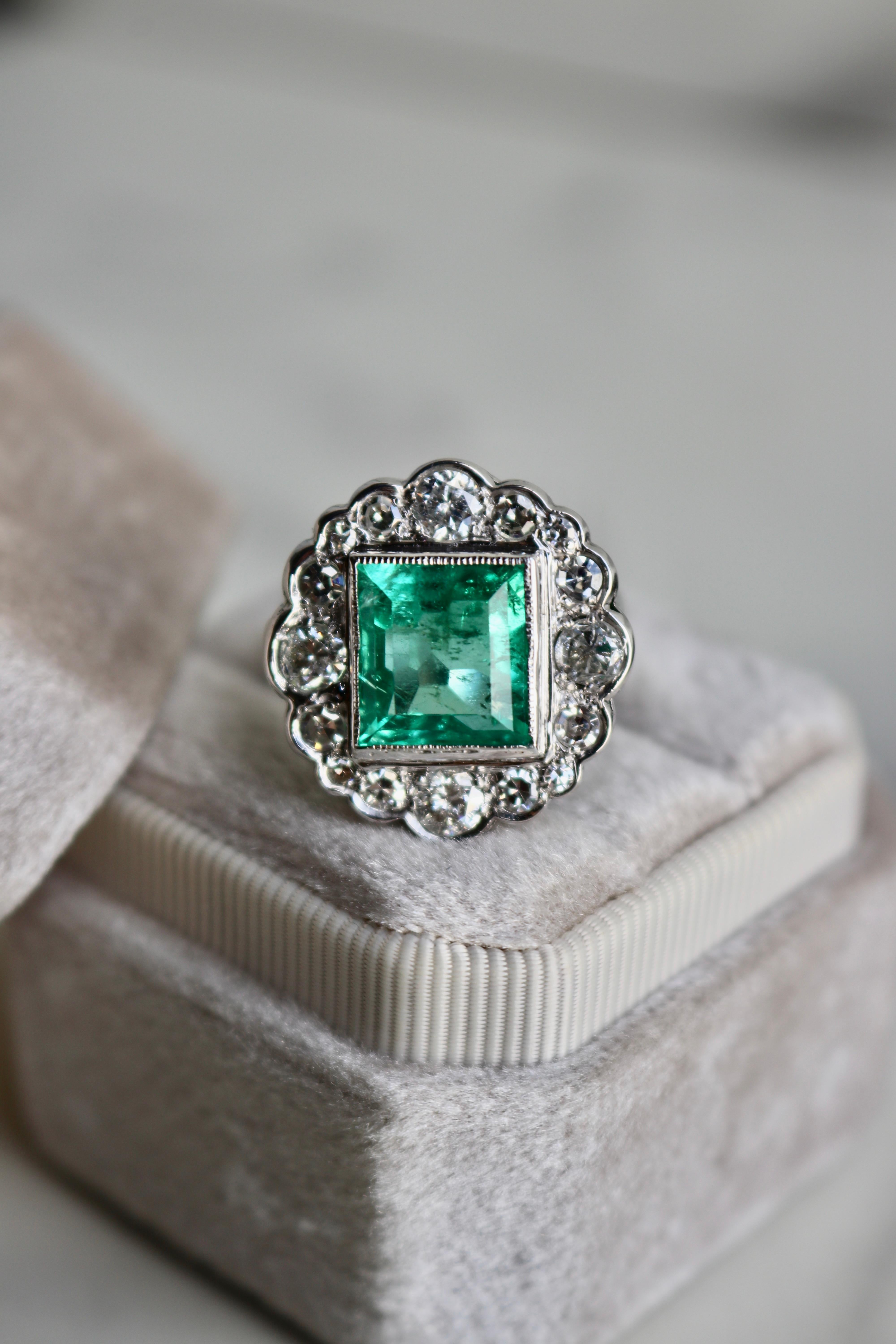 Women's or Men's Art Deco GIA 4.00 Carat Colombian Emerald Diamond Platinum Cluster Ring For Sale