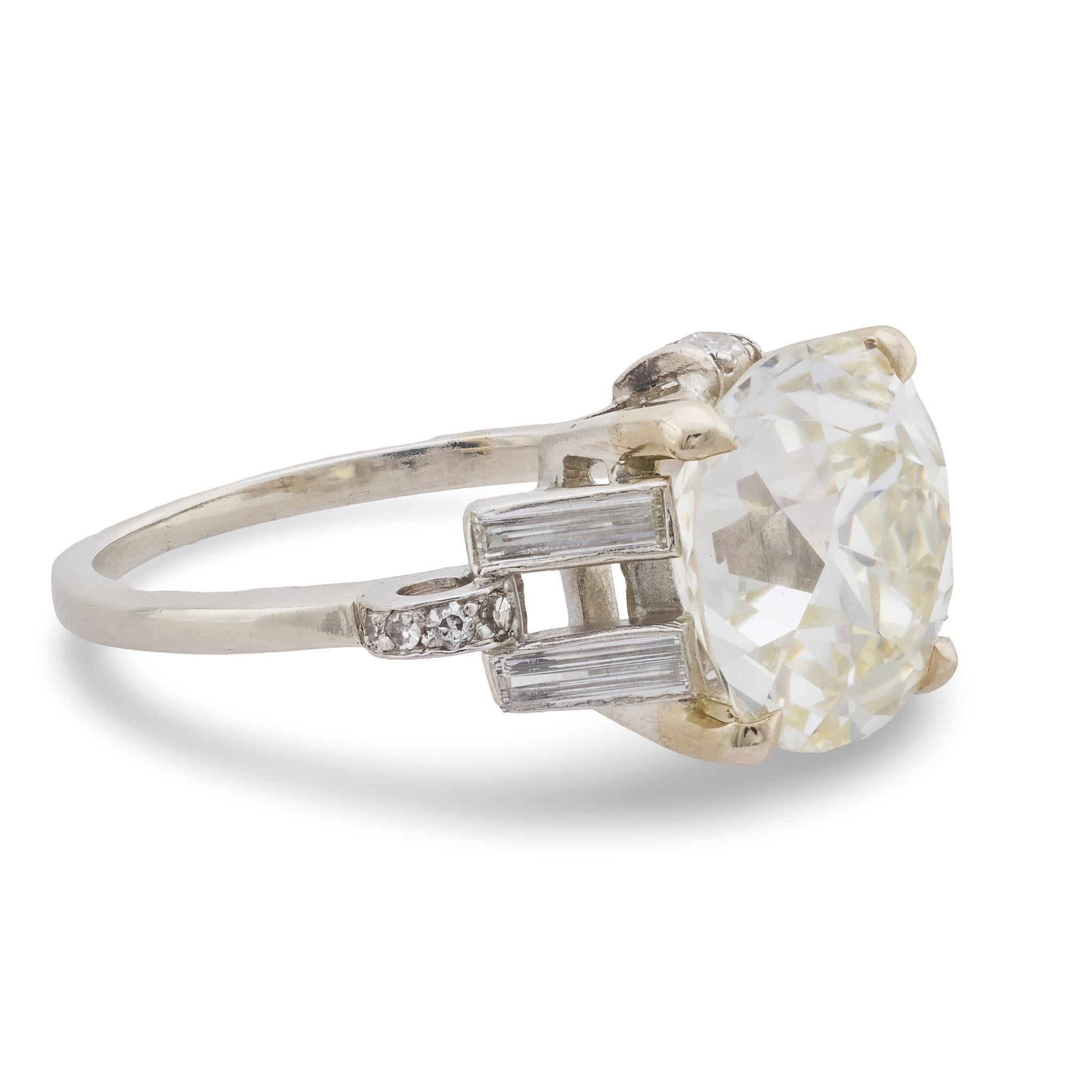 Taille vieille mine Bague de fiançailles Art déco en platine avec diamant taille ancienne de 4.23 carat, certifié GIA en vente