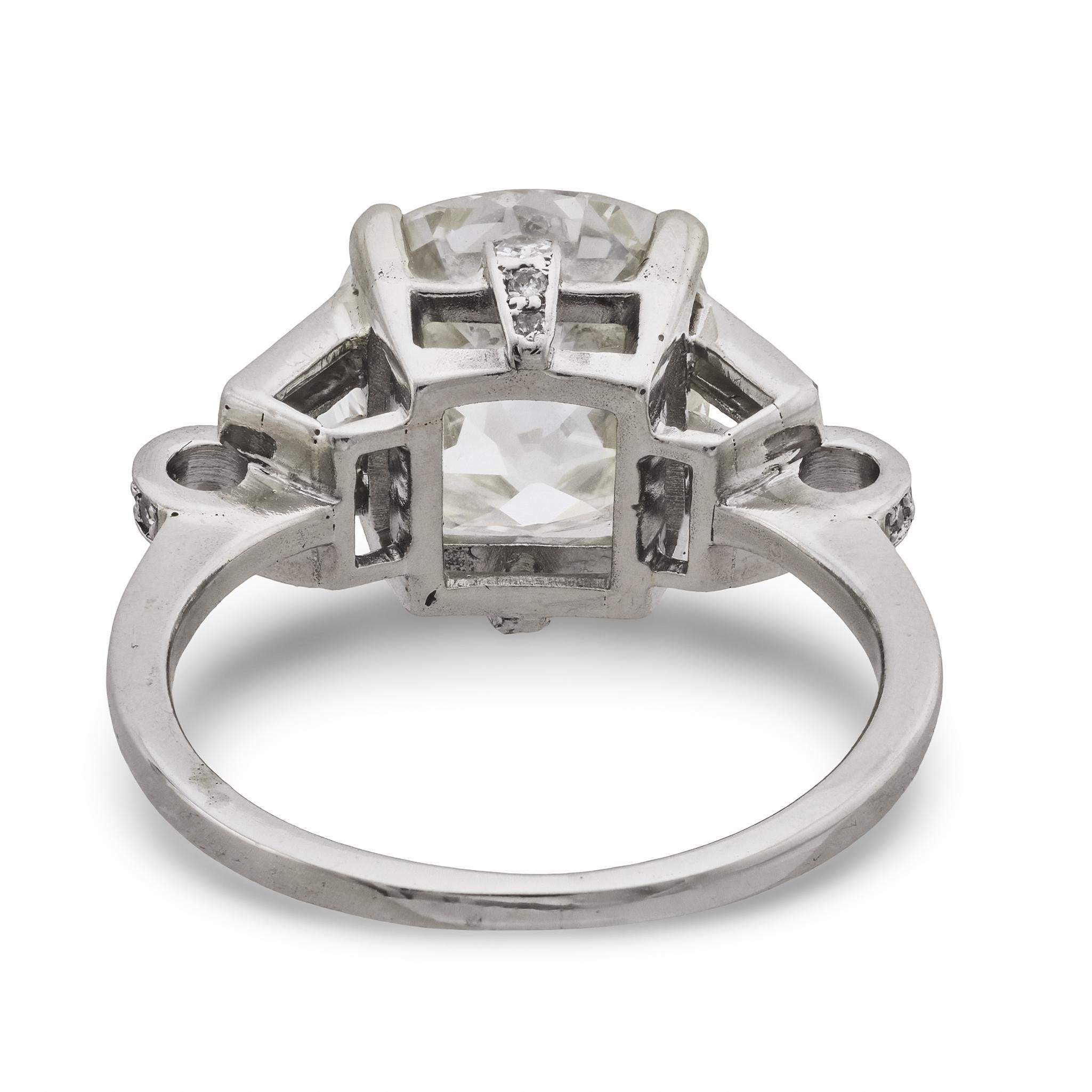 Bague de fiançailles Art déco en platine avec diamant taille ancienne de 4.23 carat, certifié GIA Bon état - En vente à Beverly Hills, CA