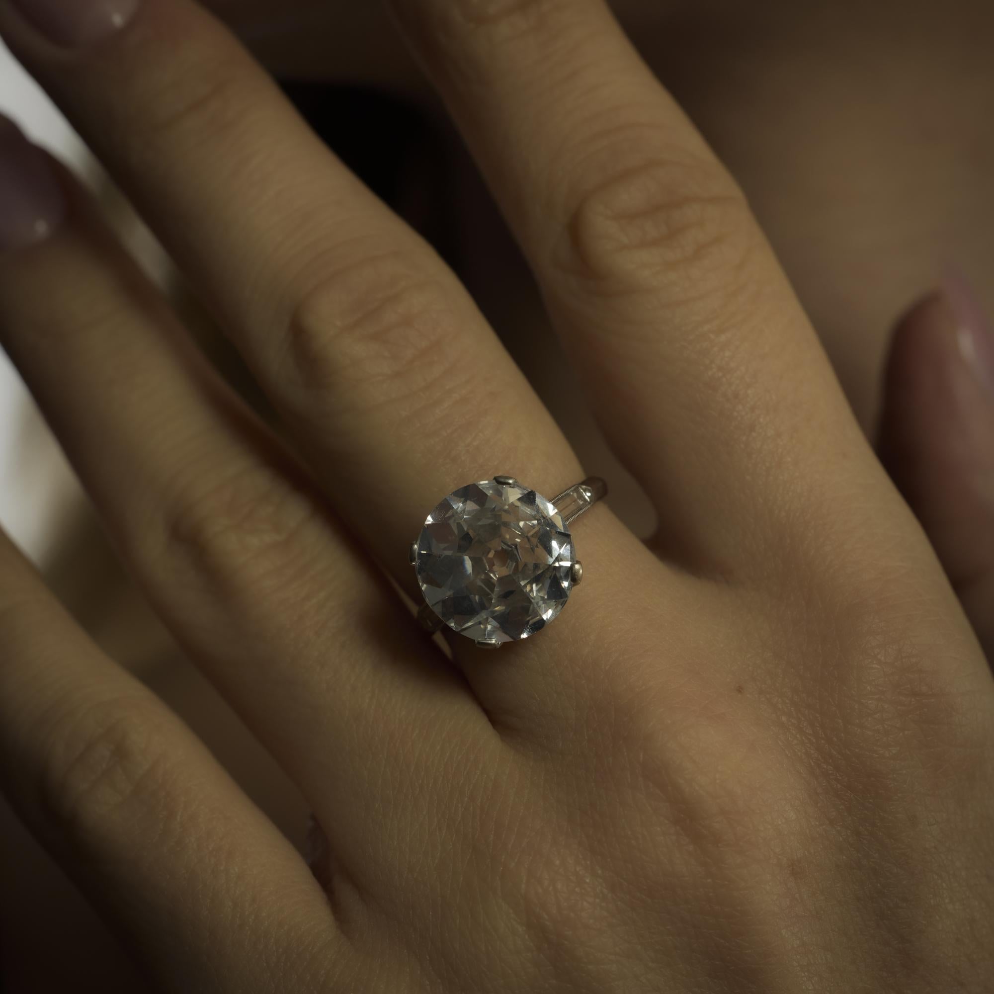 Art Deco GIA 4.60 carat diamond platinum engagement ring In Good Condition For Sale In Beverly Hills, CA