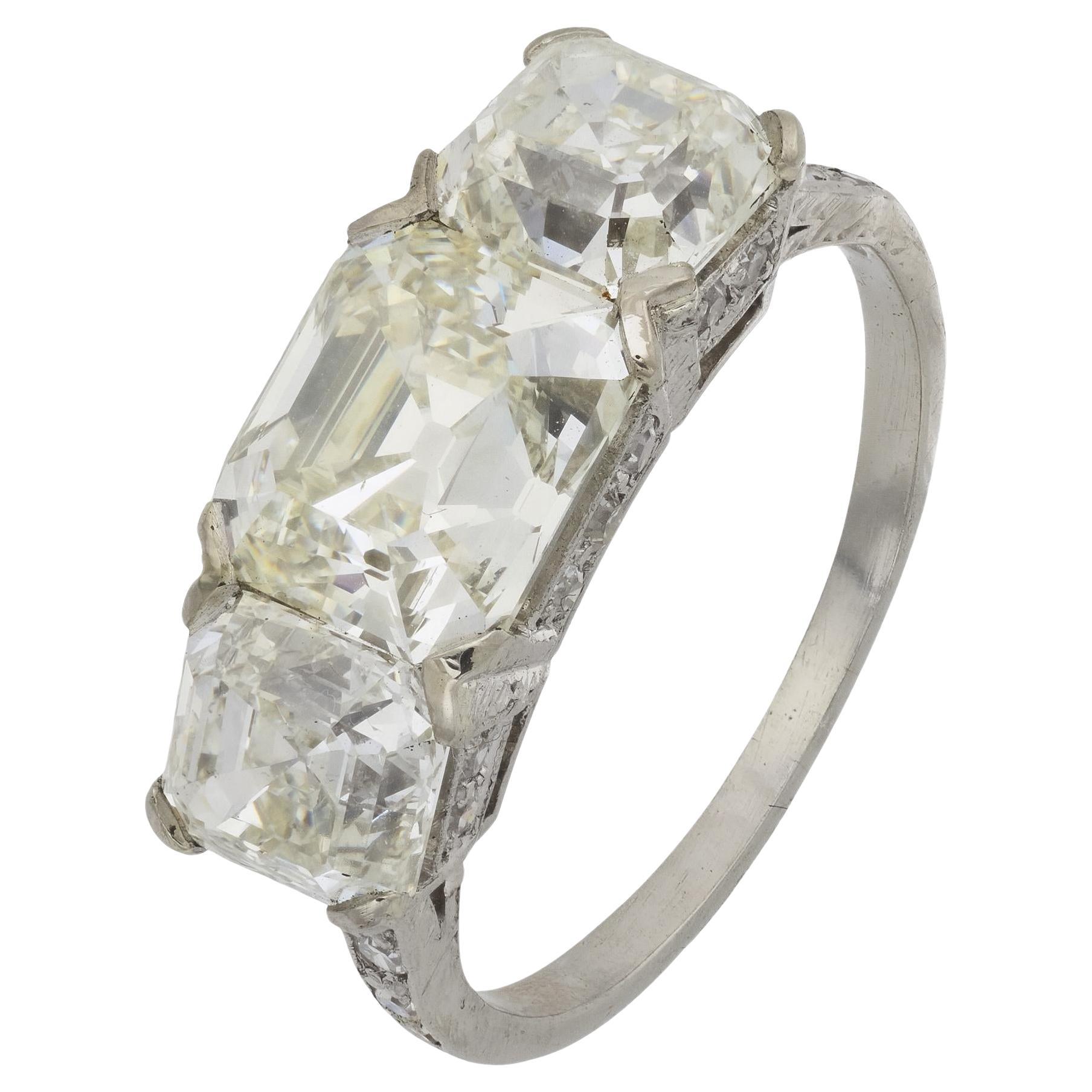 Anello di fidanzamento in platino con 3 pietre in stile Art Deco GIA da 5,29 carati con diamante taglio Asscher