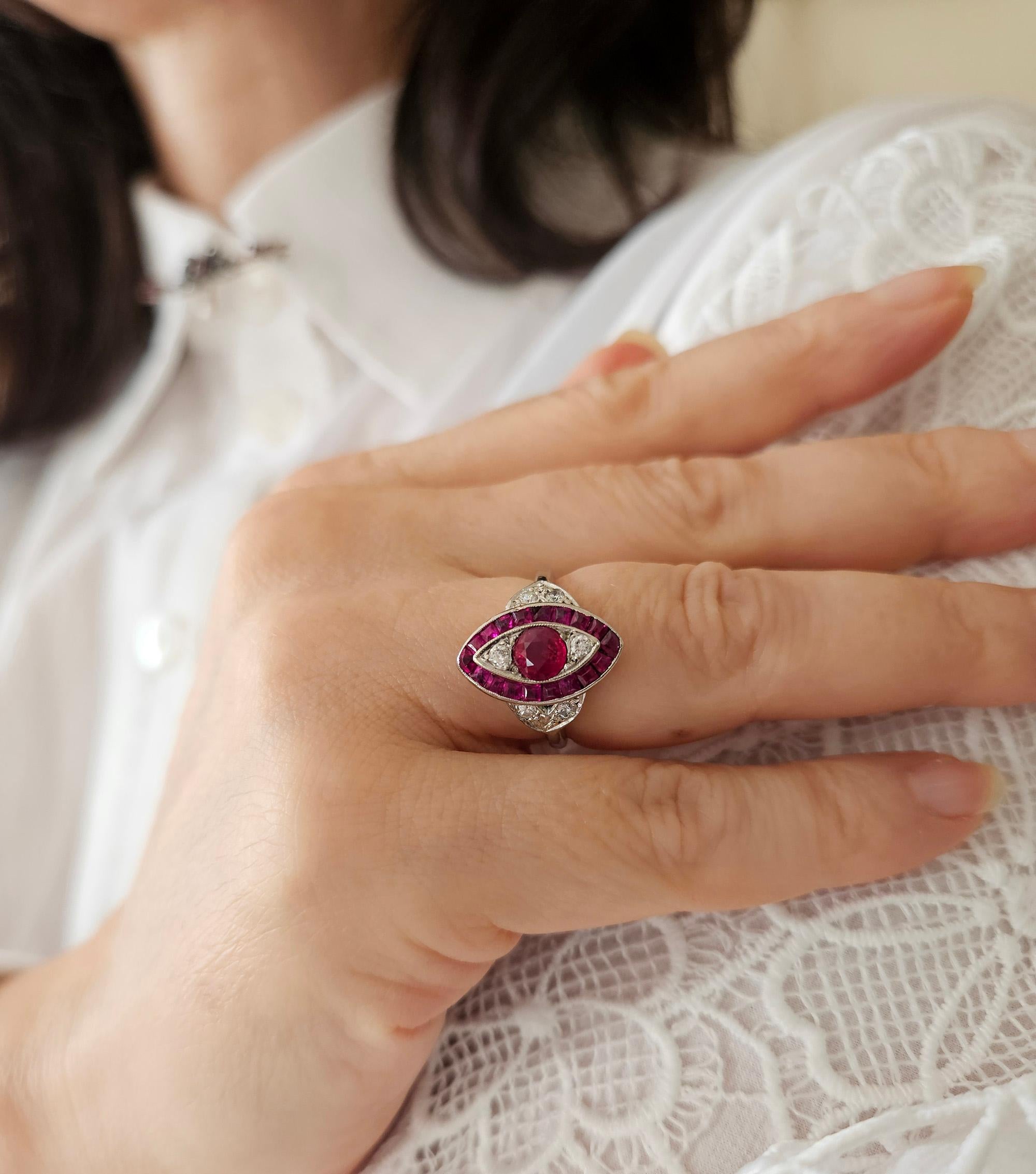 Anello d'epoca in platino con diamanti e rubini di Burma, Art of Vintage, GIA, 1930 in vendita 12