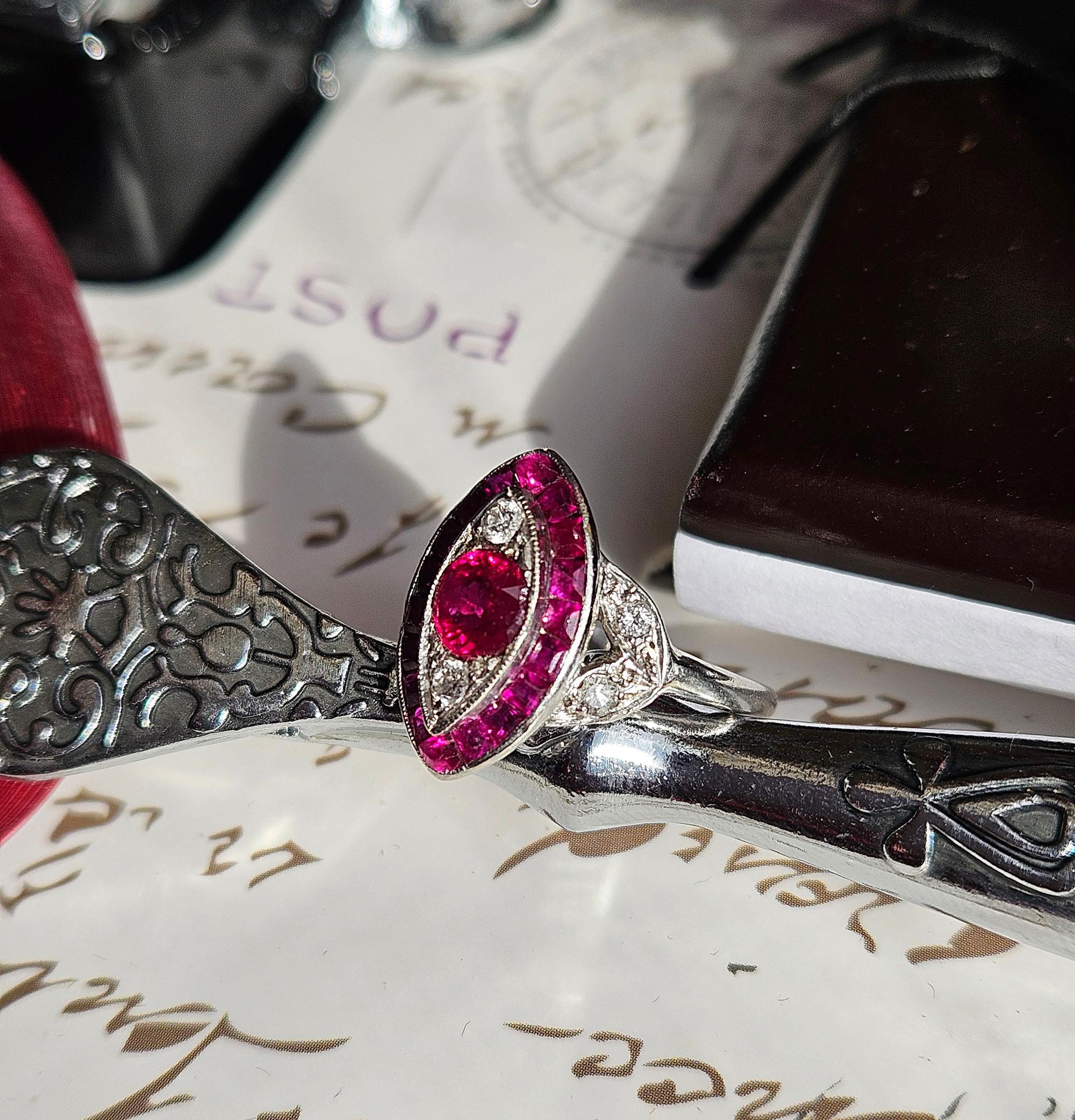 Anello d'epoca in platino con diamanti e rubini di Burma, Art of Vintage, GIA, 1930 in vendita 3