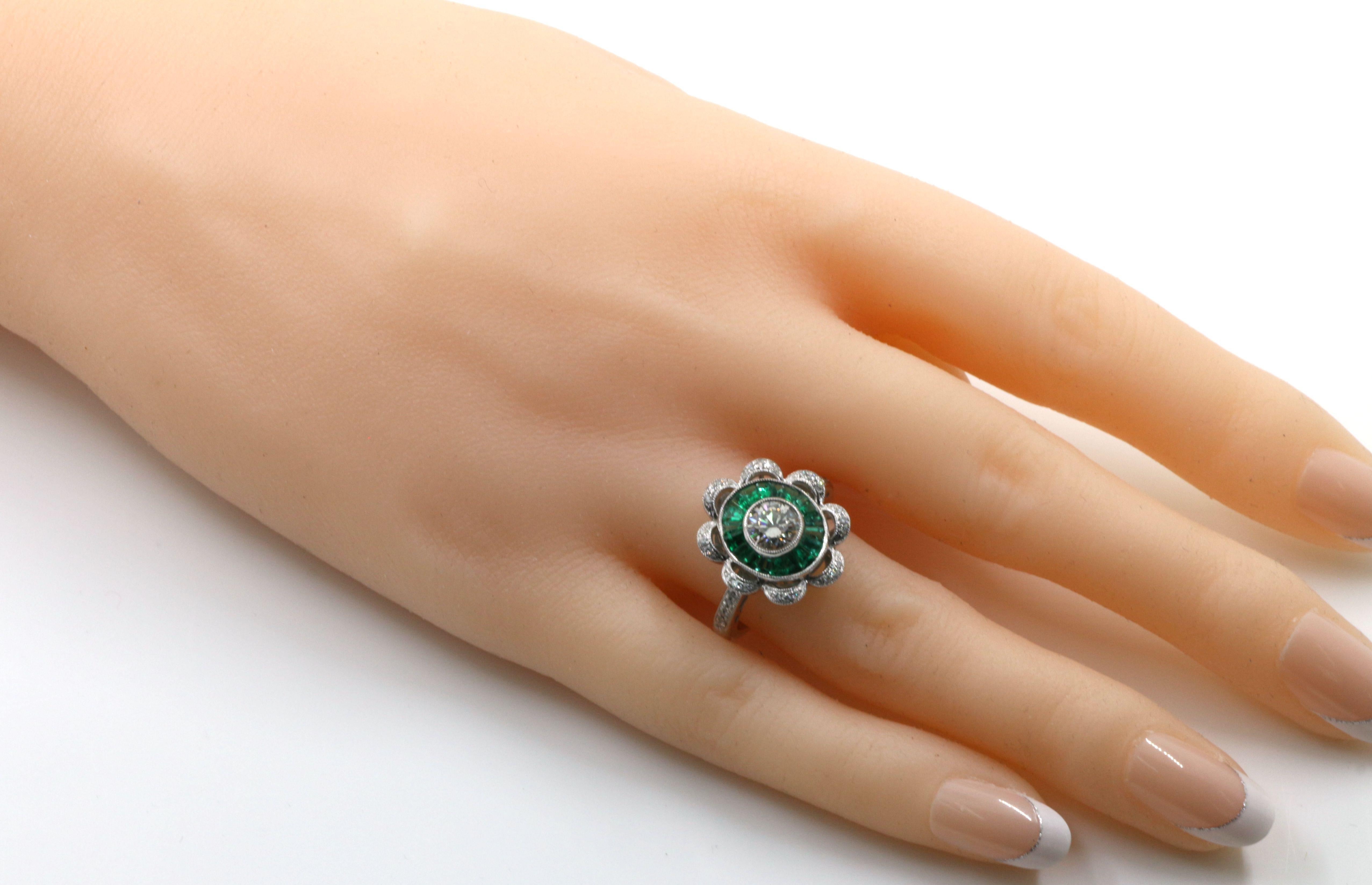 Art Deco GIA Certified 0.70 Carat Diamond Emerald Platinum Engagement Ring For Sale 1