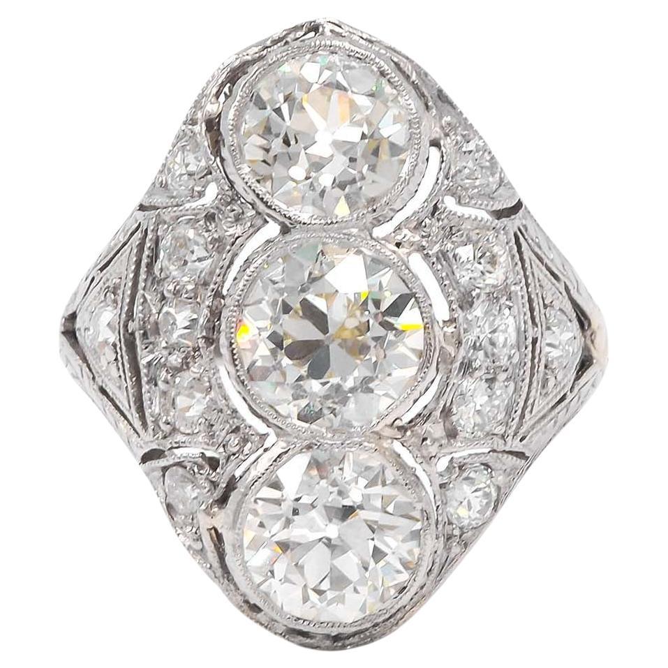 Art Deco GIA zertifizierter 3-Stein-Esstellerring mit 3,37 Karat Diamant im alteuropäischen Schliff