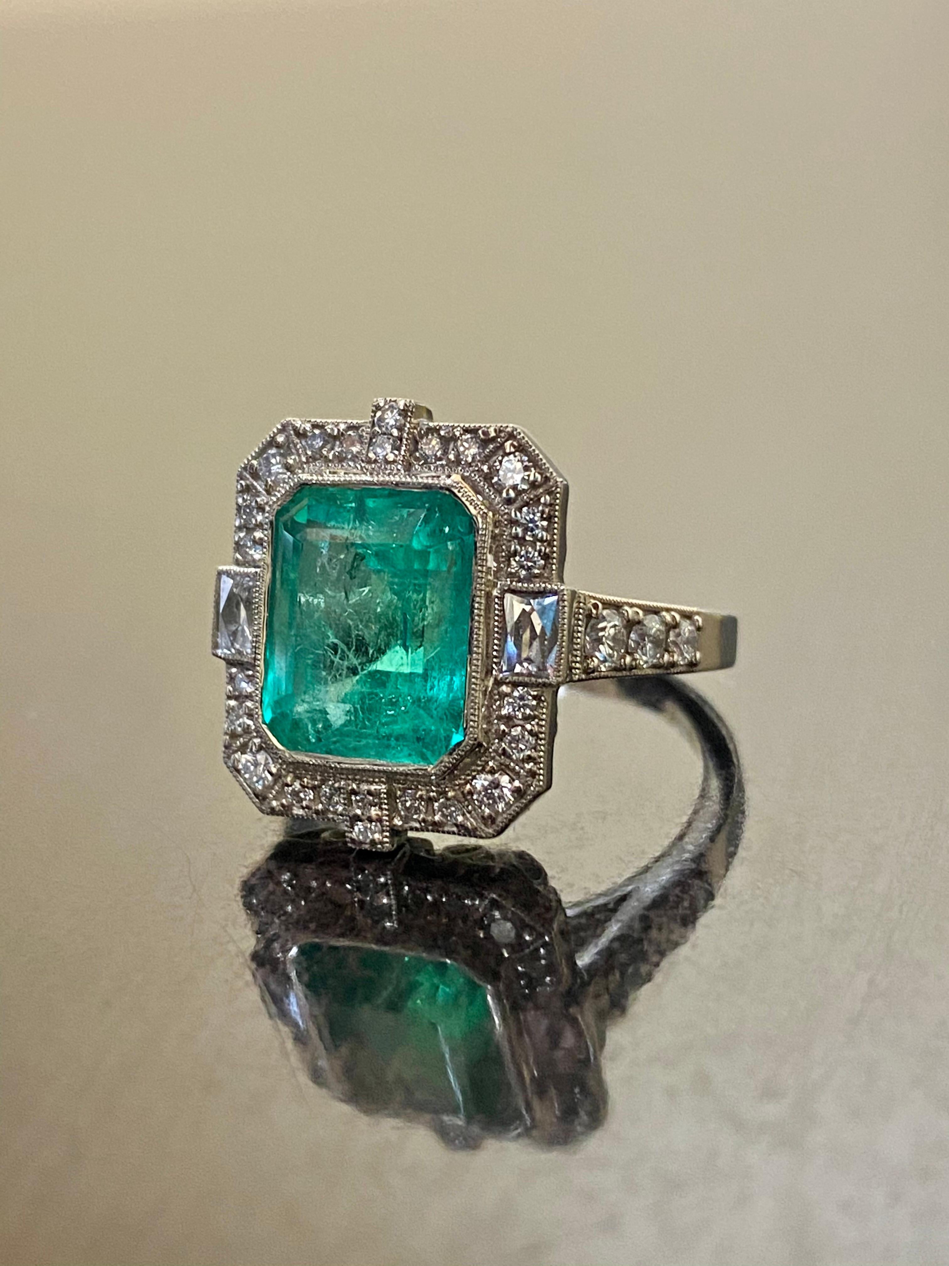 Art Deco Verlobungsring, GIA zertifizierter 4,60 Karat kolumbianischer Smaragd Halo Diamant im Angebot 5