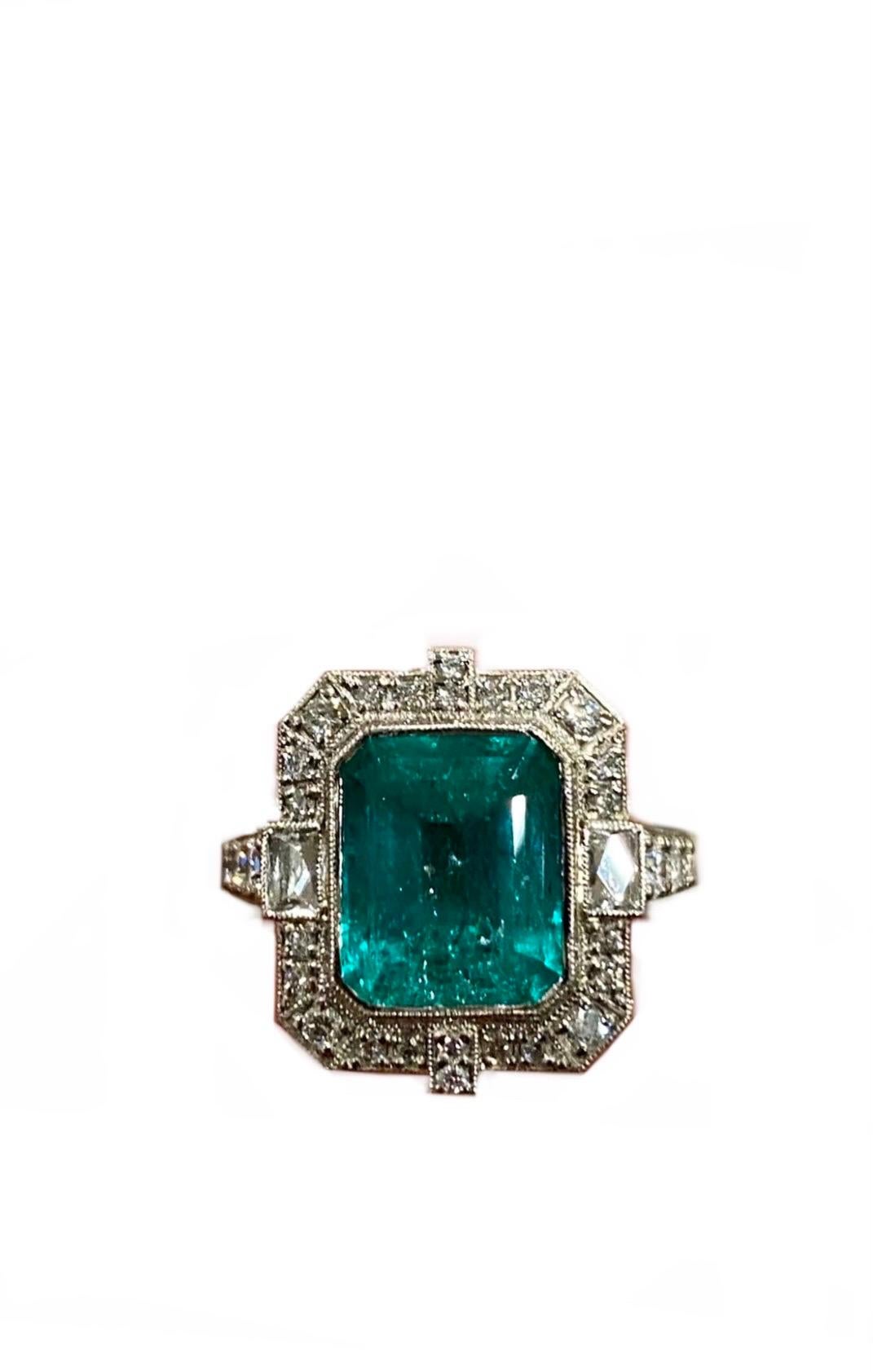 Art Deco Verlobungsring, GIA zertifizierter 4,60 Karat kolumbianischer Smaragd Halo Diamant (Art déco) im Angebot