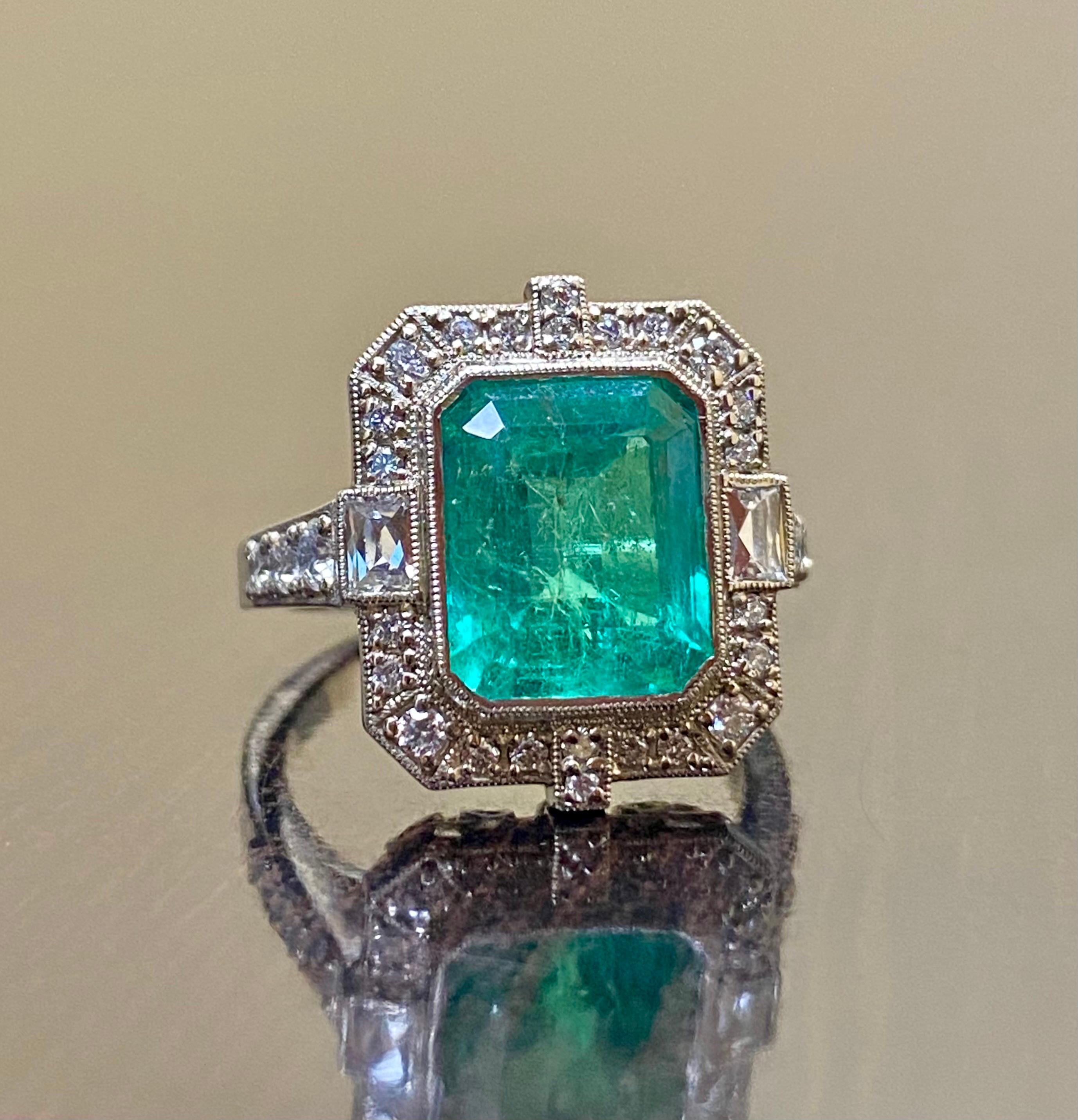 Women's or Men's Art Deco GIA Certified 4.60 Carat Colombian Emerald Halo Diamond Engagement Ring For Sale
