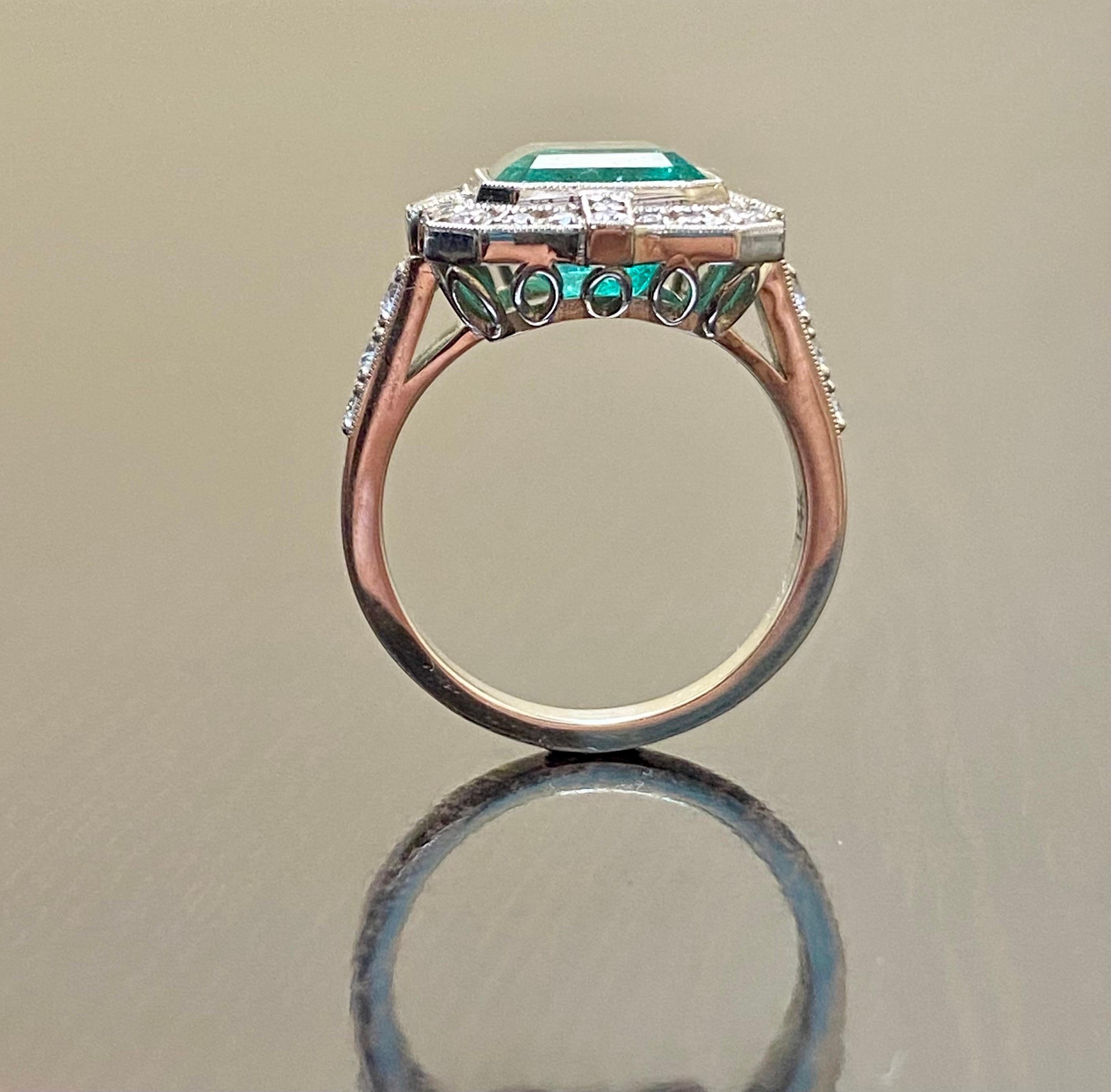 Art Deco Verlobungsring, GIA zertifizierter 4,60 Karat kolumbianischer Smaragd Halo Diamant im Angebot 2
