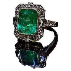 Art Deco Verlobungsring, GIA zertifizierter 4,60 Karat kolumbianischer Smaragd Halo Diamant