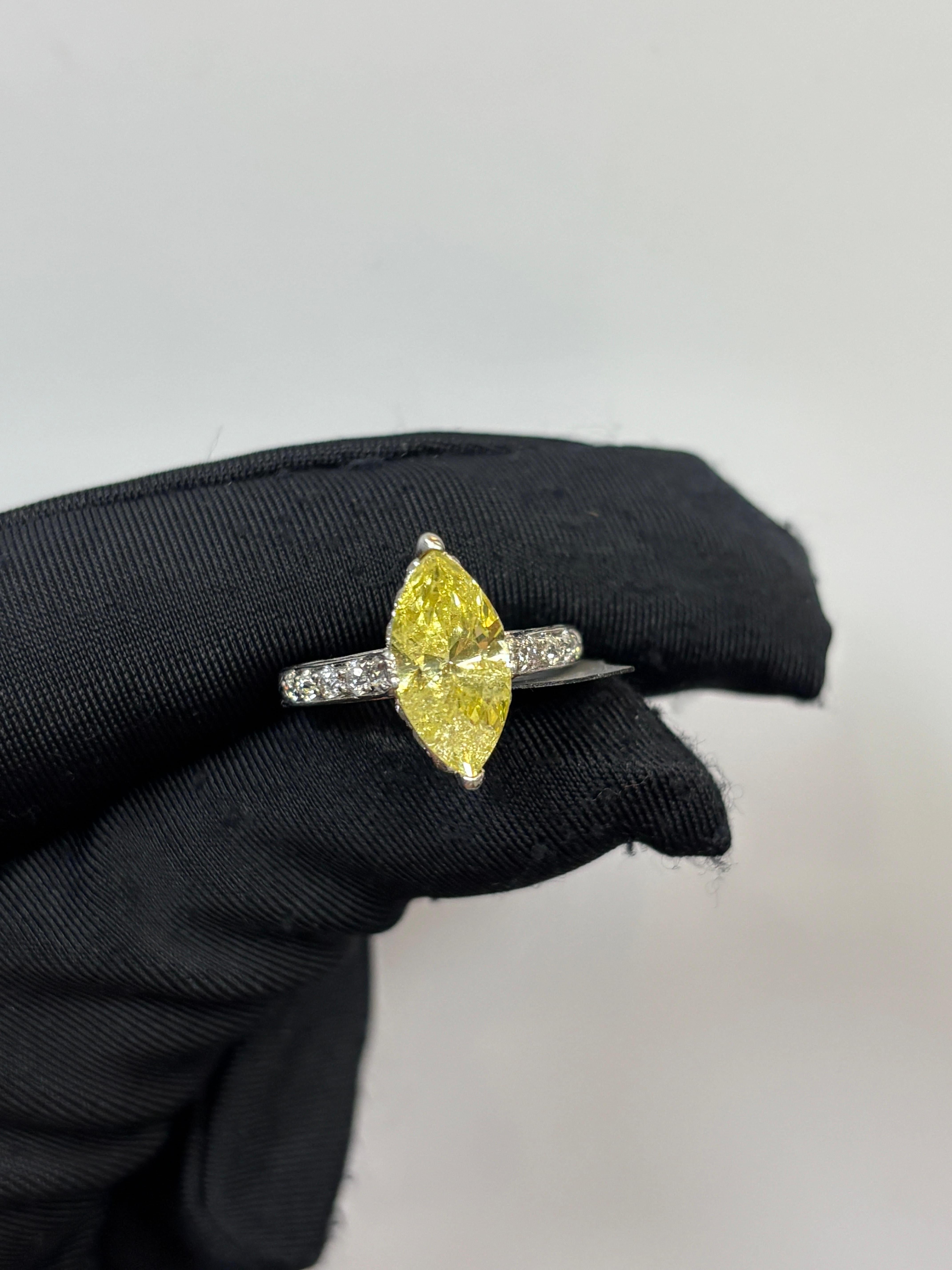 Anillo de Diamantes Marquesa Amarillo Intenso Art Decó Certificado GIA Corte marquesa en venta