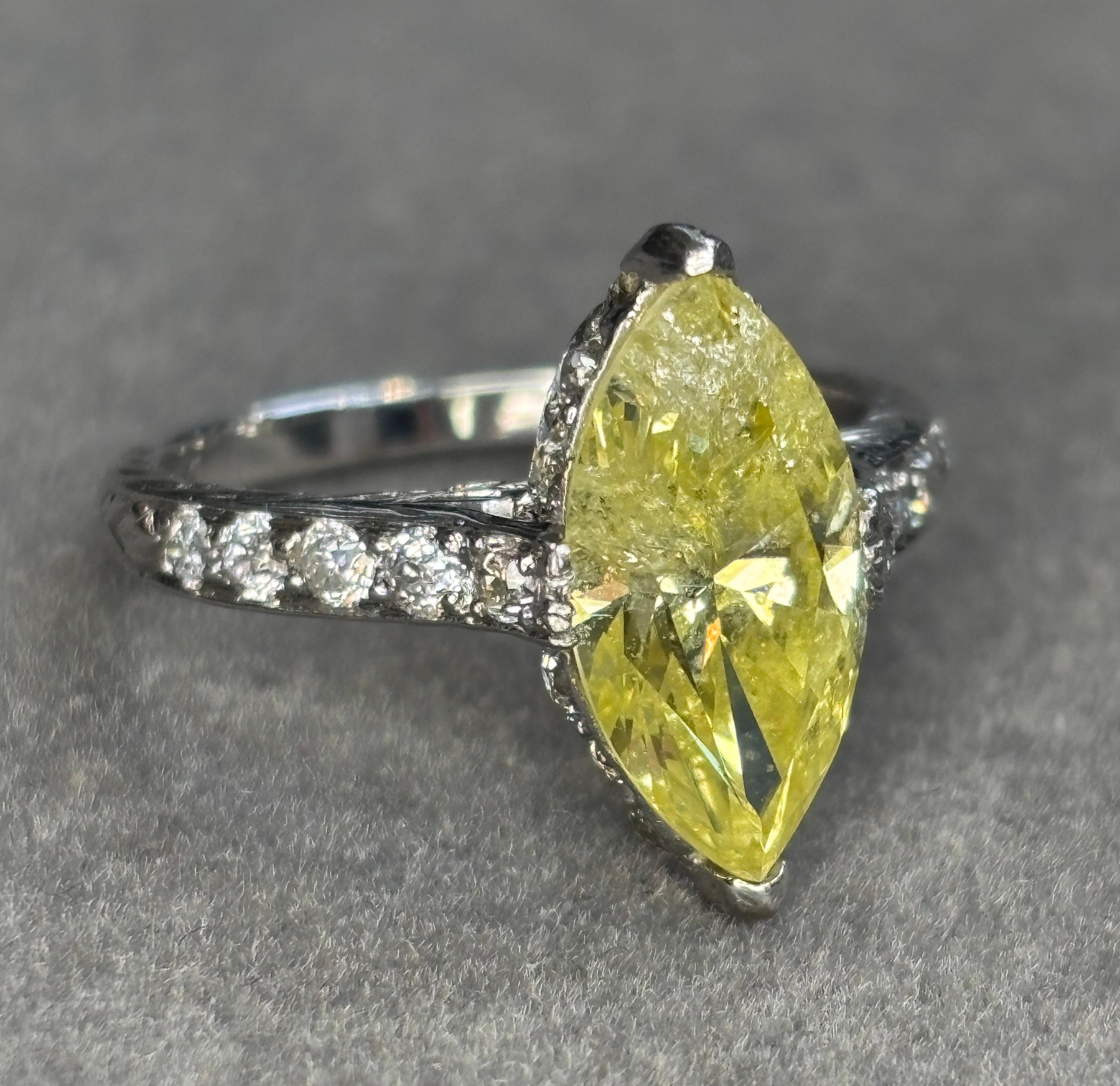 Anillo de Diamantes Marquesa Amarillo Intenso Art Decó Certificado GIA en venta 1