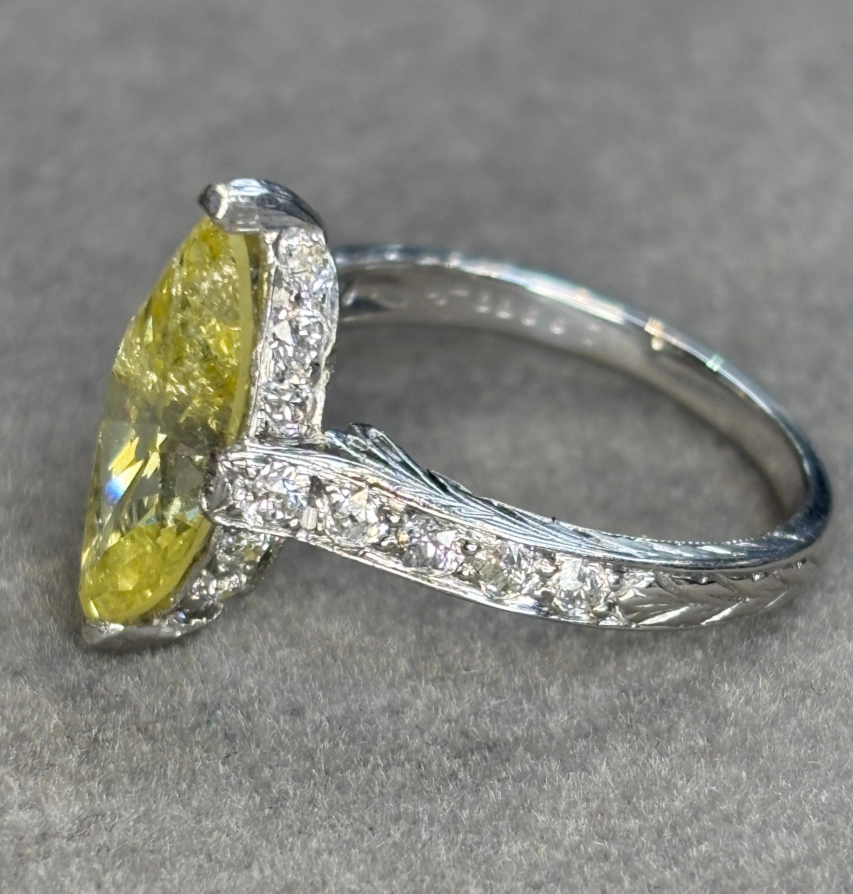 Anillo de Diamantes Marquesa Amarillo Intenso Art Decó Certificado GIA en venta 2