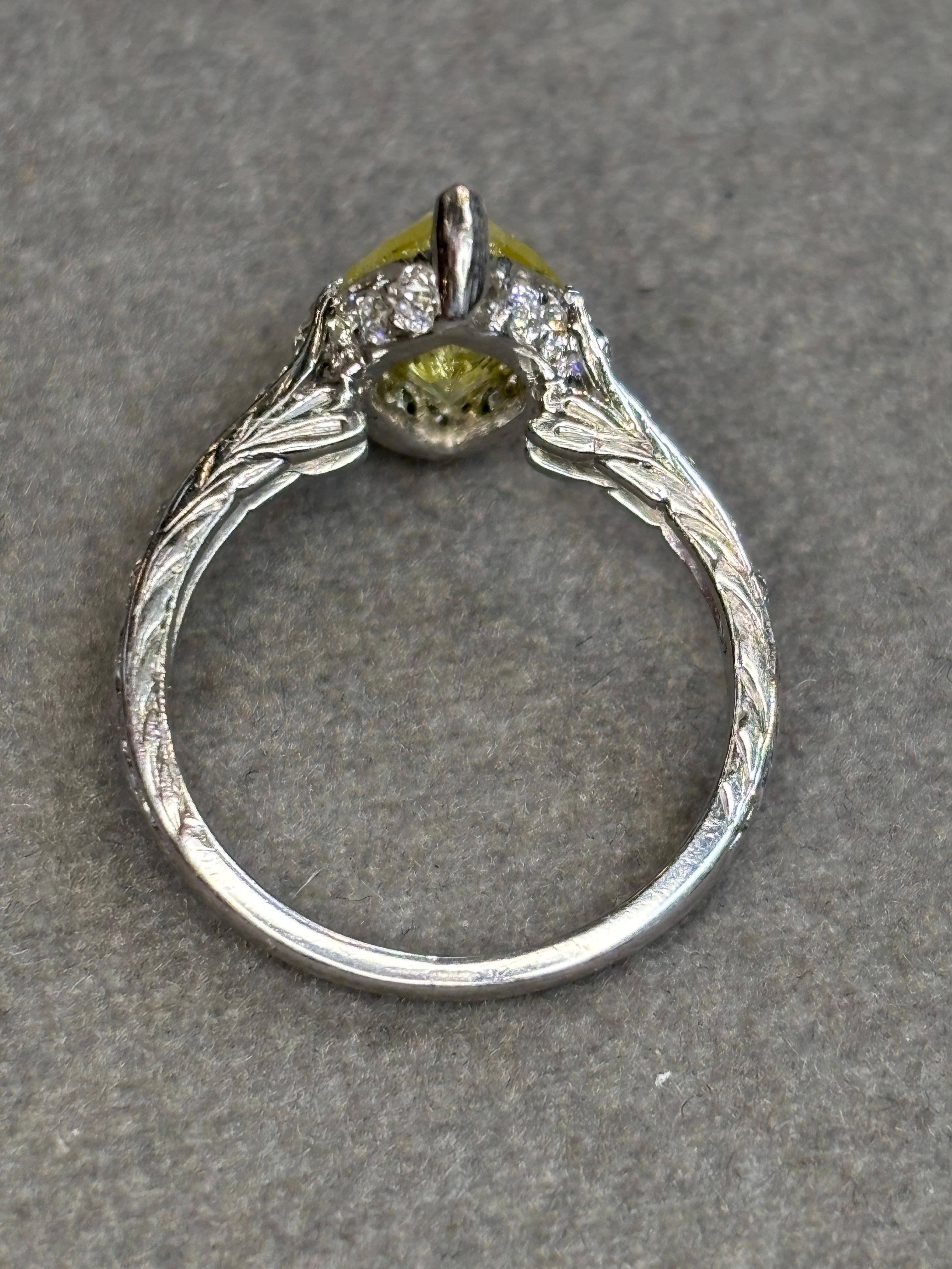 Anillo de Diamantes Marquesa Amarillo Intenso Art Decó Certificado GIA en venta 3