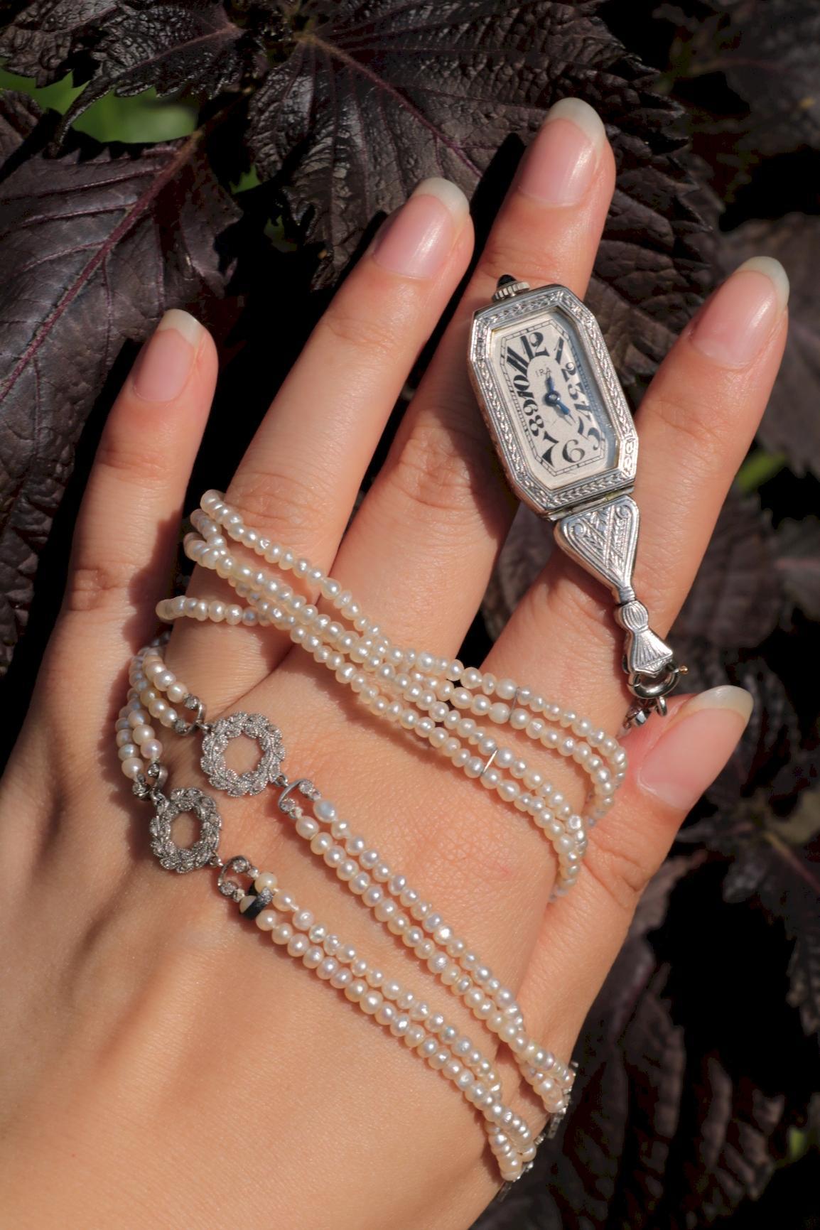 Art Deco GIA zertifizierte natürliche Salzwasserperlen-Halskette Diamant-Uhr-Anhänger Damen im Angebot