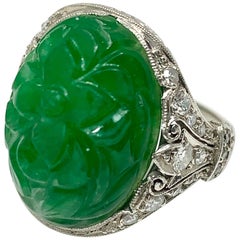 Bague Art déco en platine avec jade ovale sculpté et diamants, certifié GIA