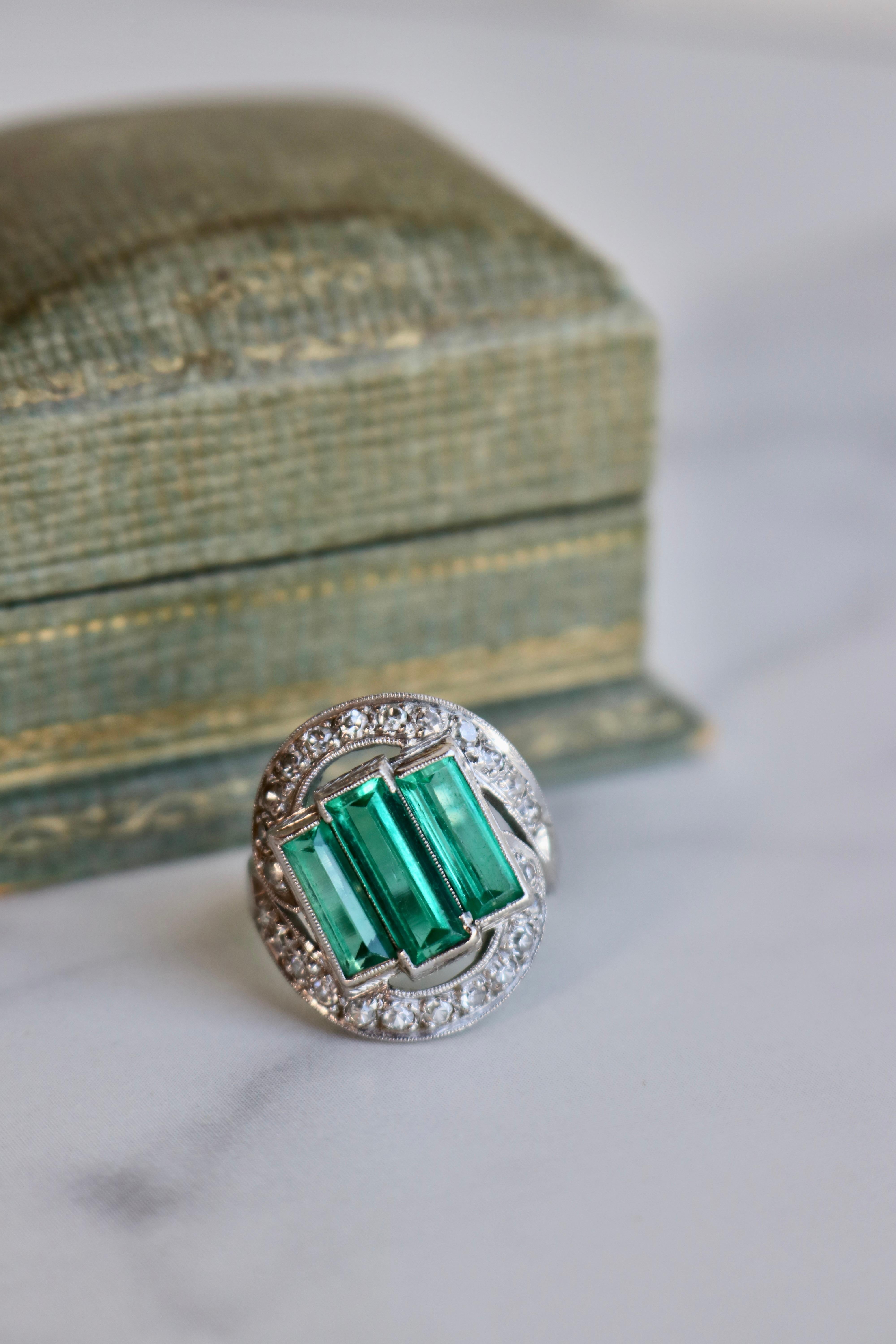 Art Deco GIA Colombian No Oil Emerald and Diamond Platinum Ring For Sale 1