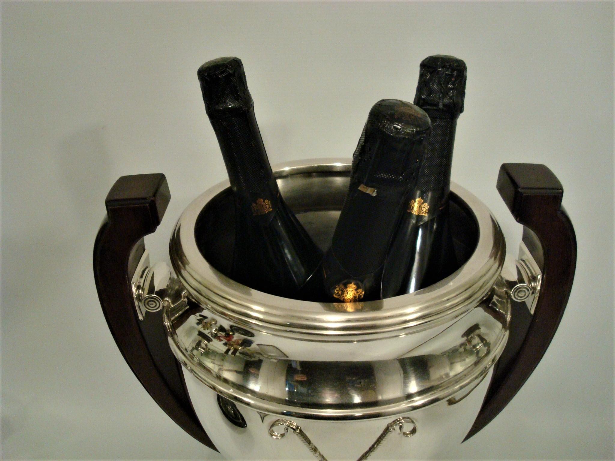 Art-Déco-Riese  Sterlingsilber-Polo-Trophäe – Tasse – Champagner-Kühler. CIRCA 1920 (Art déco) im Angebot