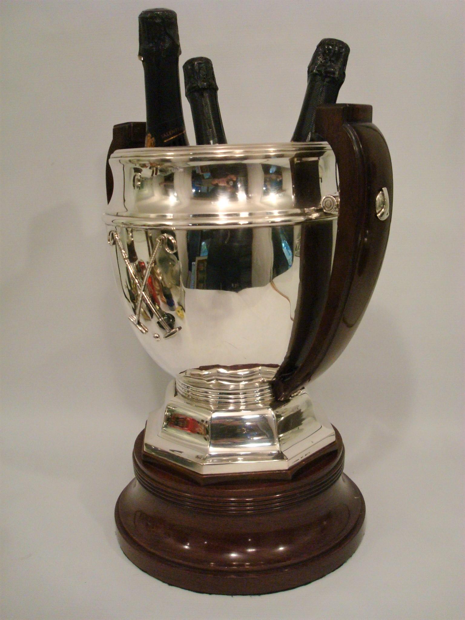 Art déco géant  Trophée polo en argent sterling - Tasse à champagne - Refroidisseur. Circa 1920 Bon état - En vente à Buenos Aires, Olivos