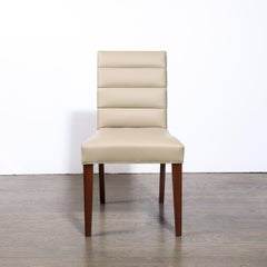 Chaise Art Déco Gilbert Rohde en cuir Holly Hunt avec dossier touffeté et pieds en noyer