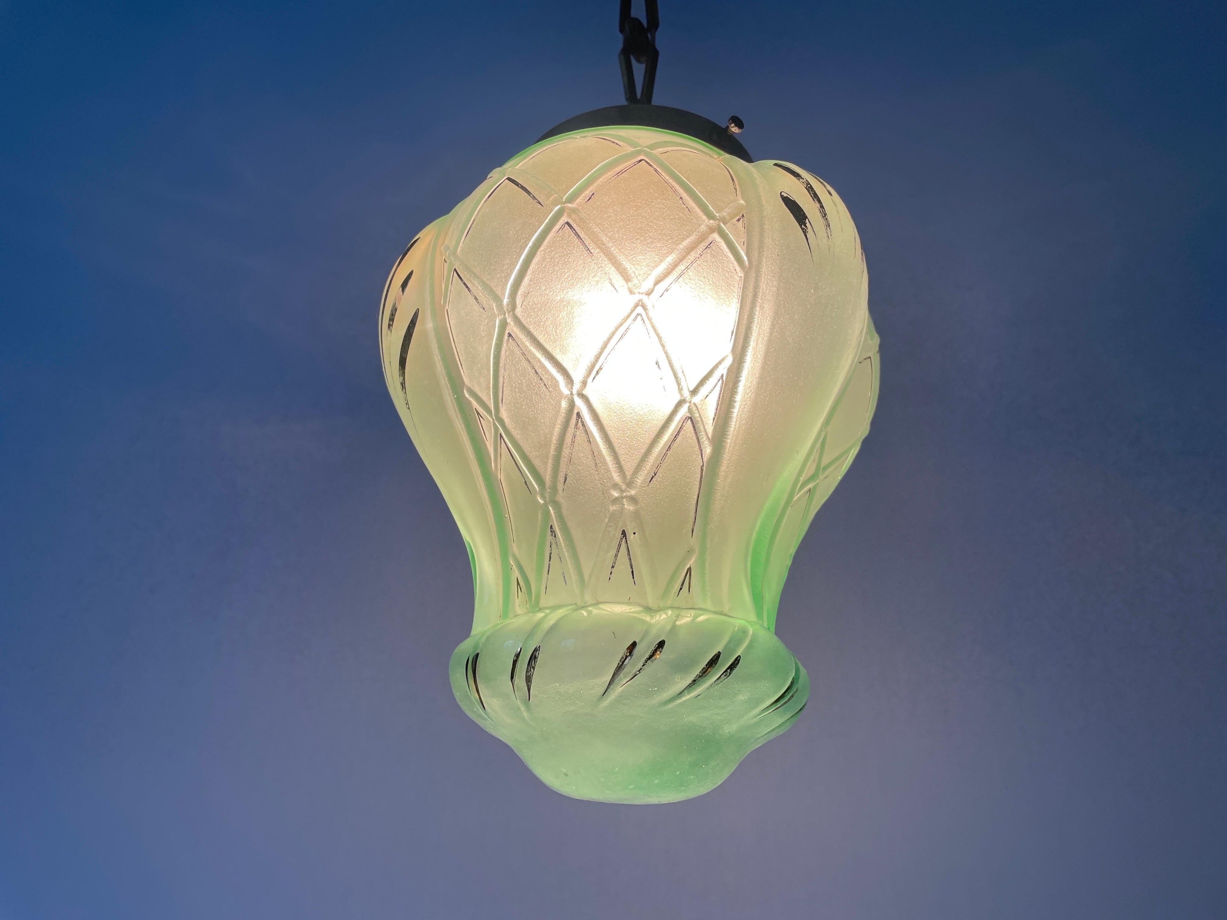 Lampada da soffitto in vetro verde dorato Art Deco, anni '40, Francia in vendita 3