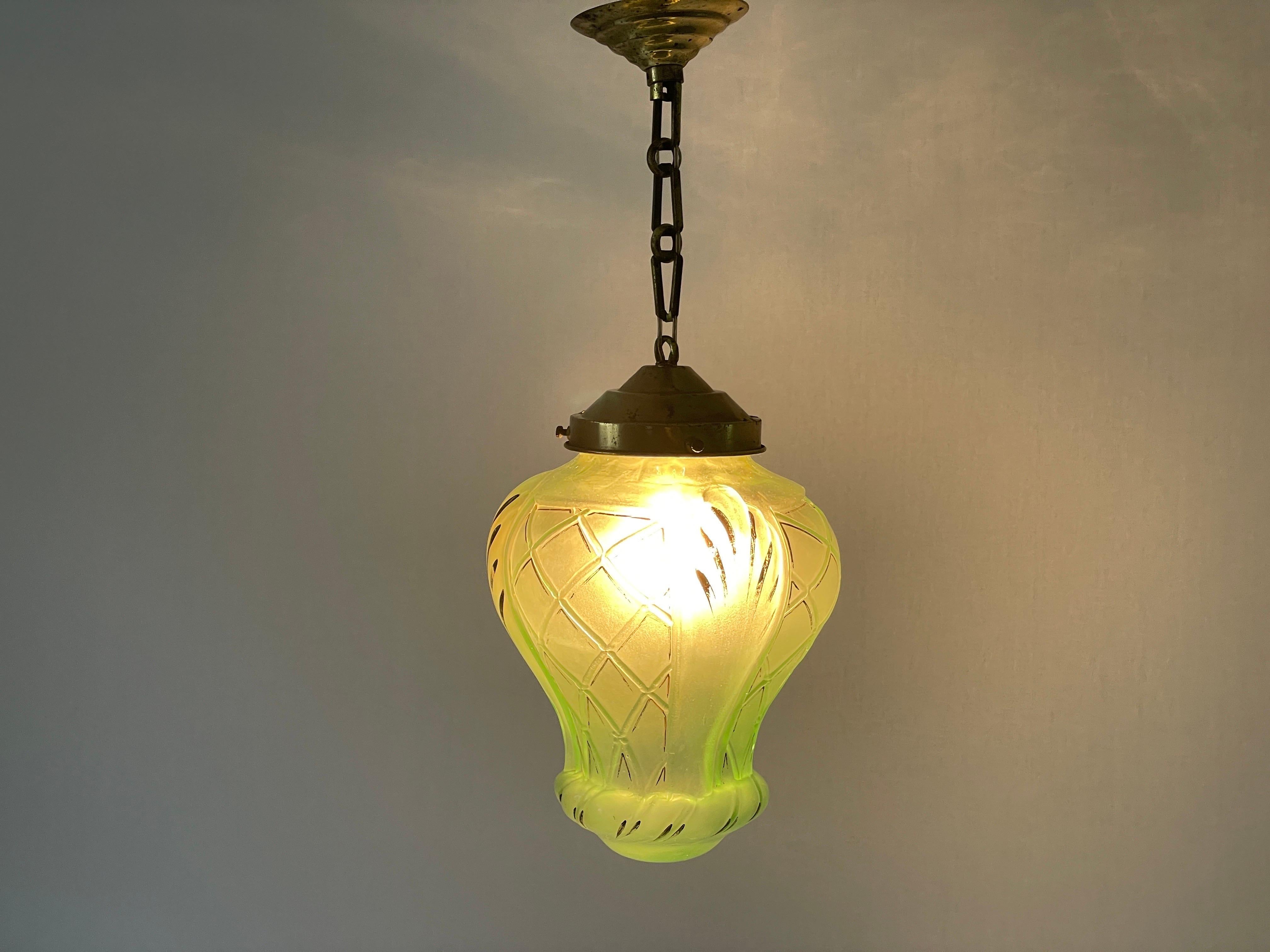 Lampada da soffitto in vetro verde dorato Art Deco, anni '40, Francia in vendita 4