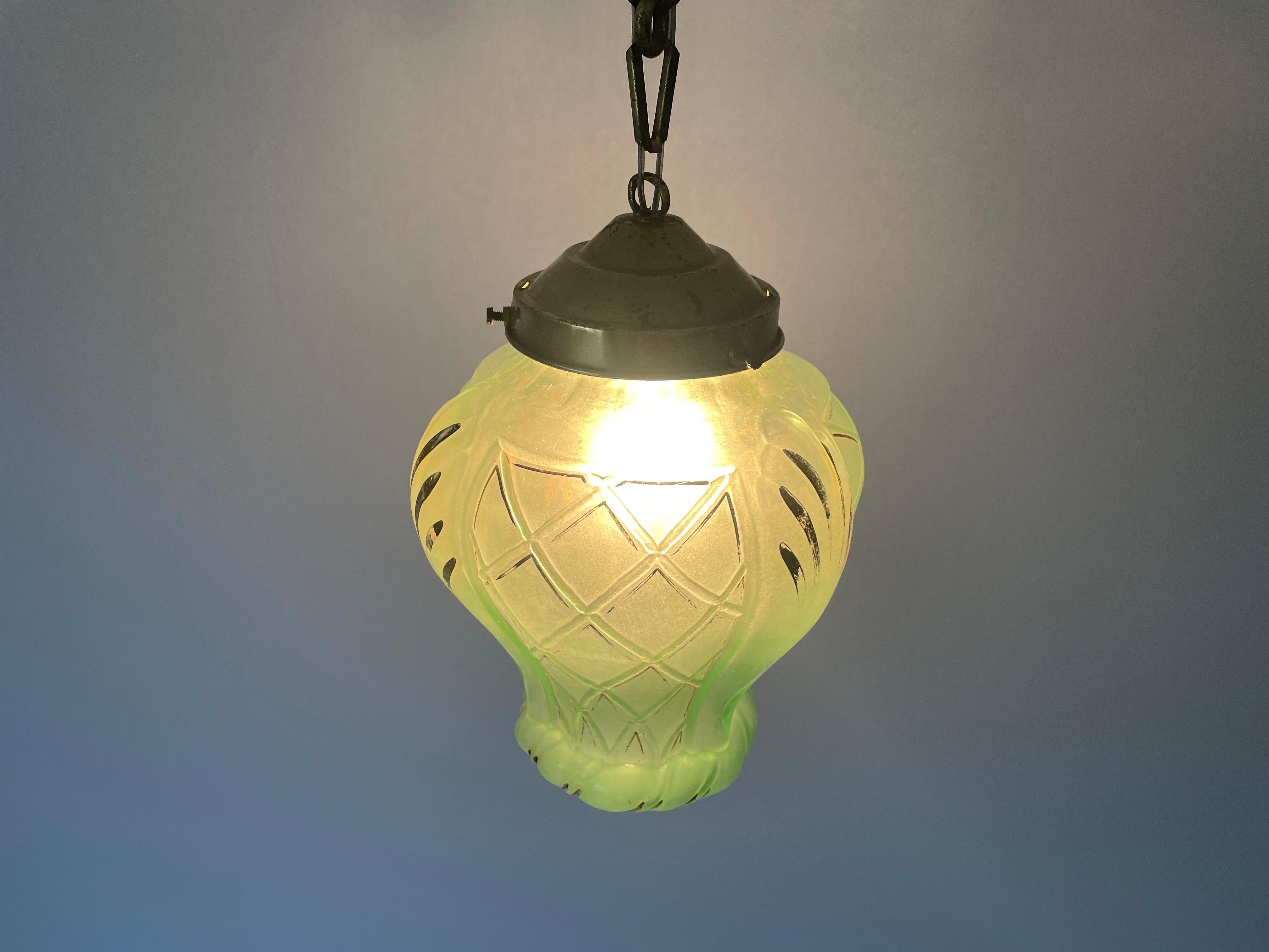Lampada da soffitto in vetro verde dorato Art Deco, anni '40, Francia in vendita 5