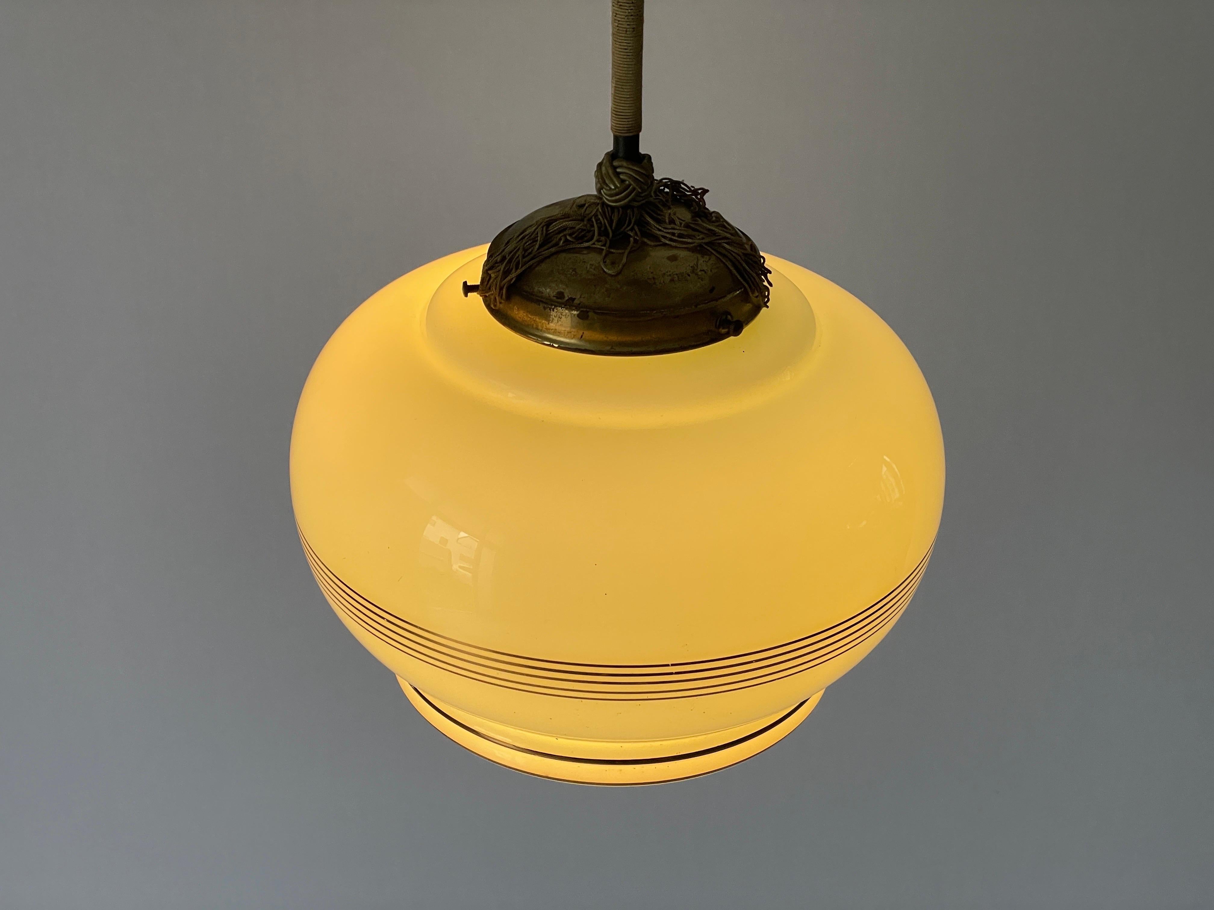 Lampada da soffitto in vetro verde dorato Art Deco, anni '50, Germania in vendita 4