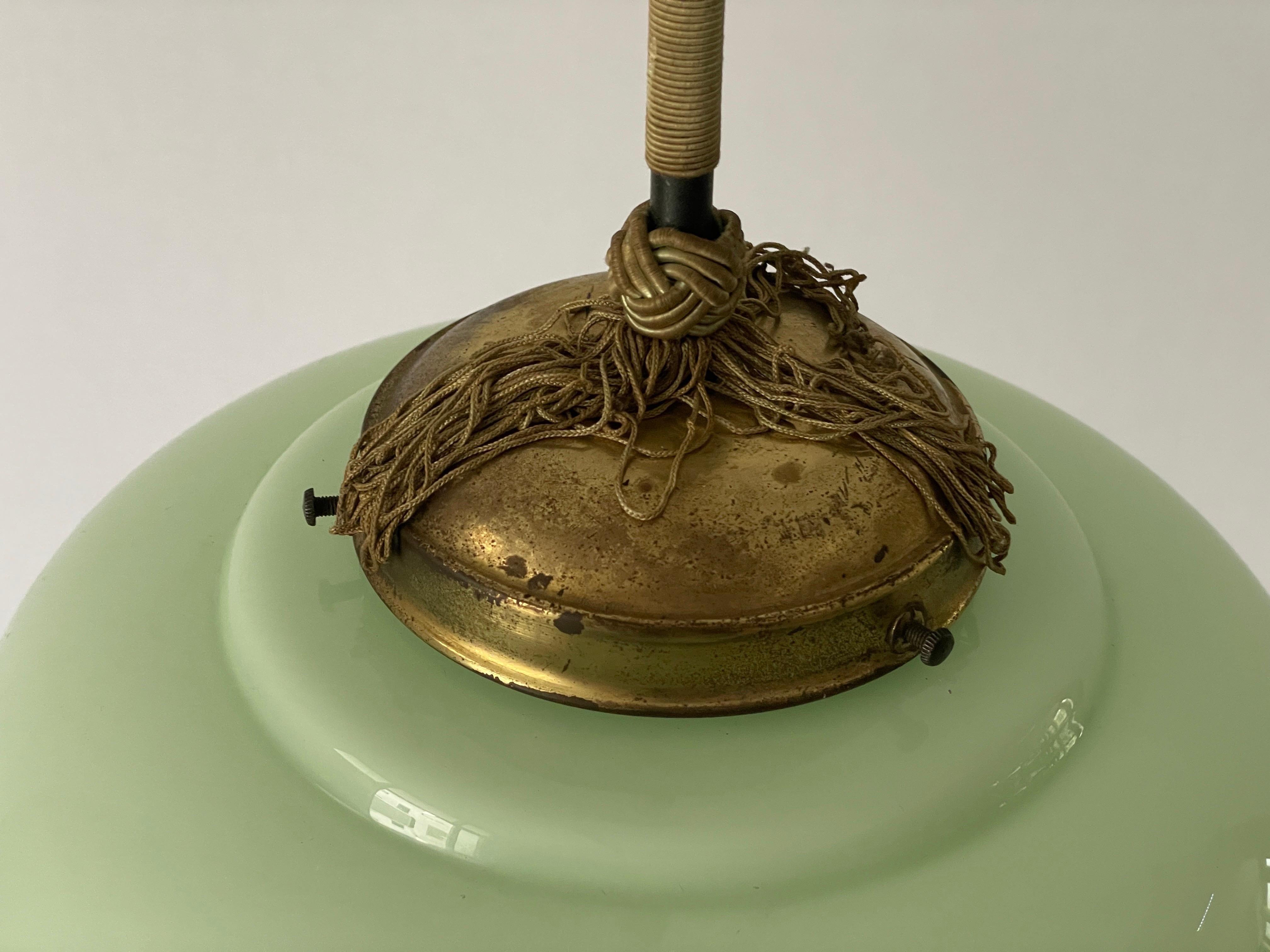 Ottone Lampada da soffitto in vetro verde dorato Art Deco, anni '50, Germania in vendita