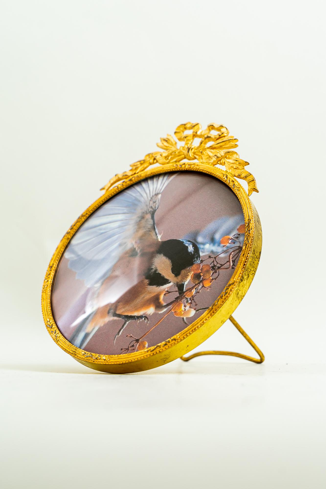 Vergoldeter Art-Dco-Bilderrahmen mit uerlich geschwungenem Originalglas aus den 1920er Jahren (Art déco) im Angebot