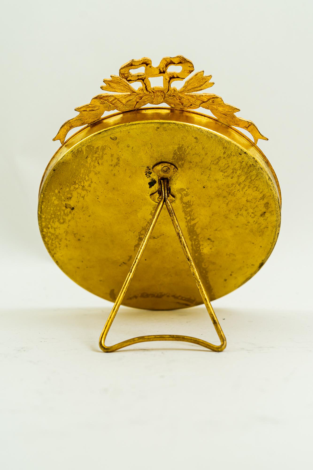 Vergoldeter Art-Dco-Bilderrahmen mit uerlich geschwungenem Originalglas aus den 1920er Jahren im Zustand „Gut“ im Angebot in Wien, AT