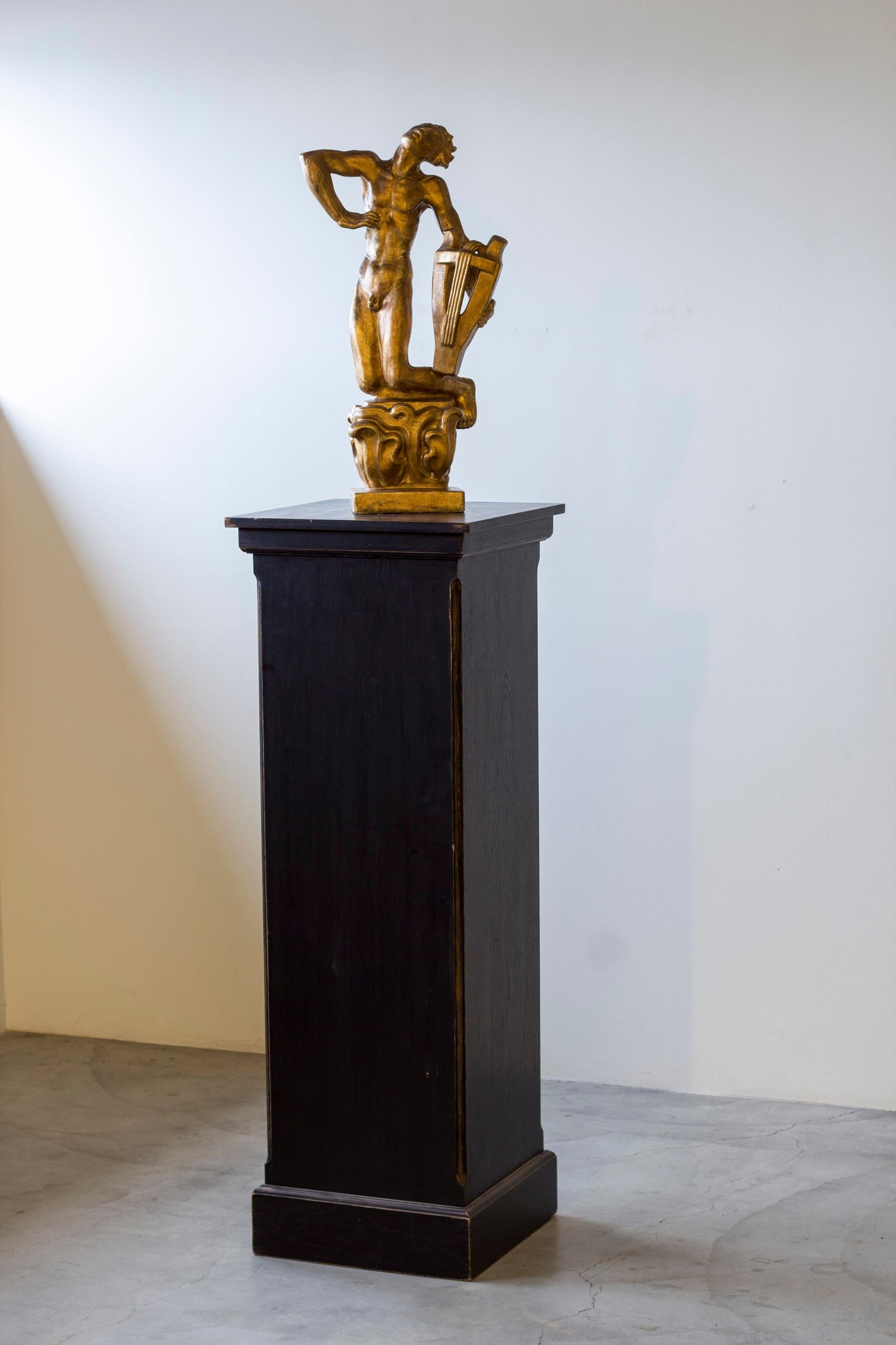 Scultura in gesso dorato Art Deco 