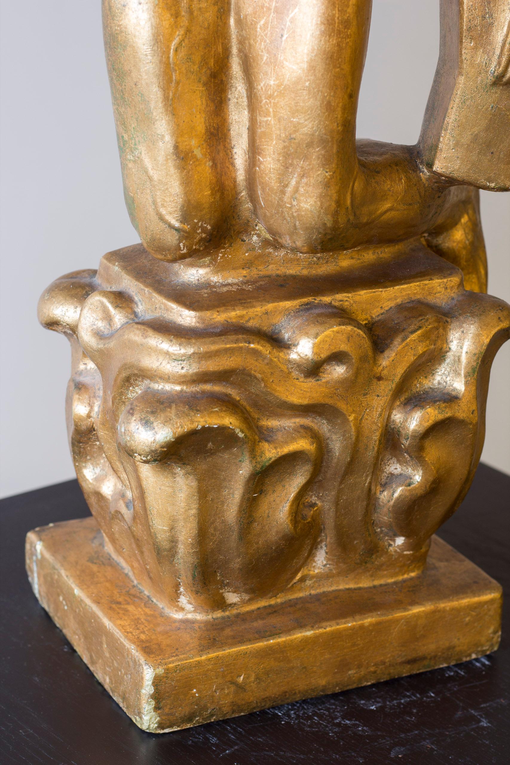 Scultura in gesso dorato Art Deco 